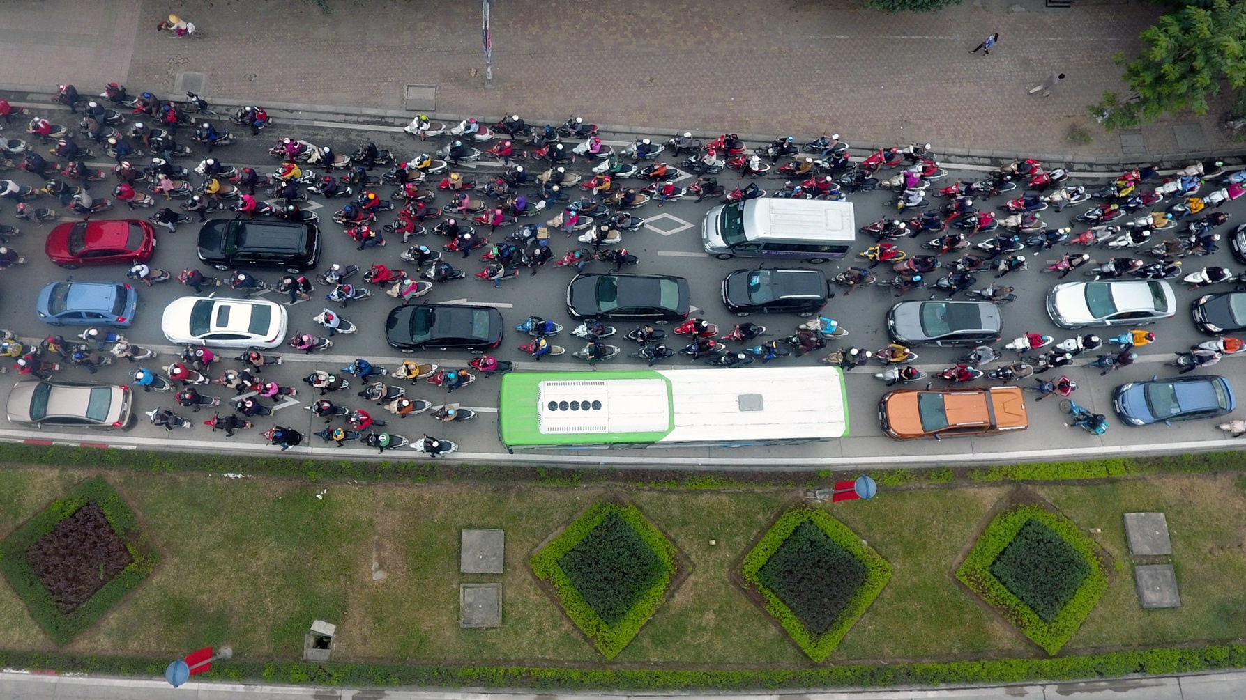 xe buyt nhanh BRT bi tac nghen anh 4