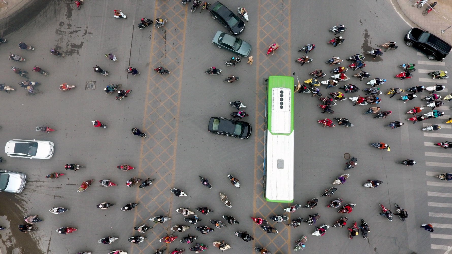 xe buyt nhanh BRT bi tac nghen anh 9