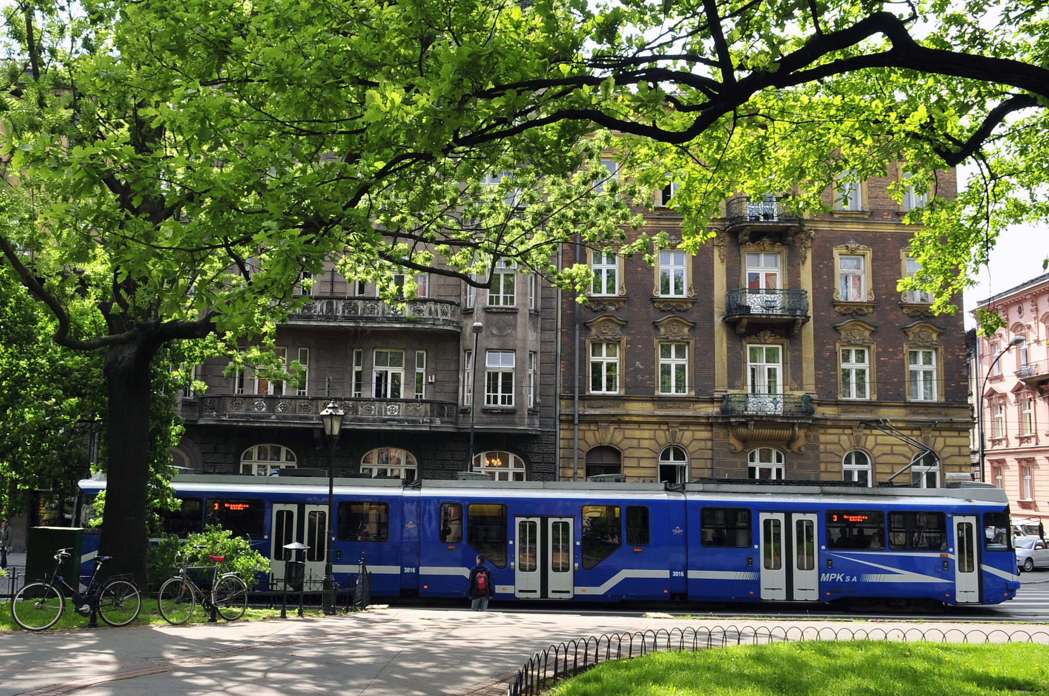 tau dien o chau Au anh 7