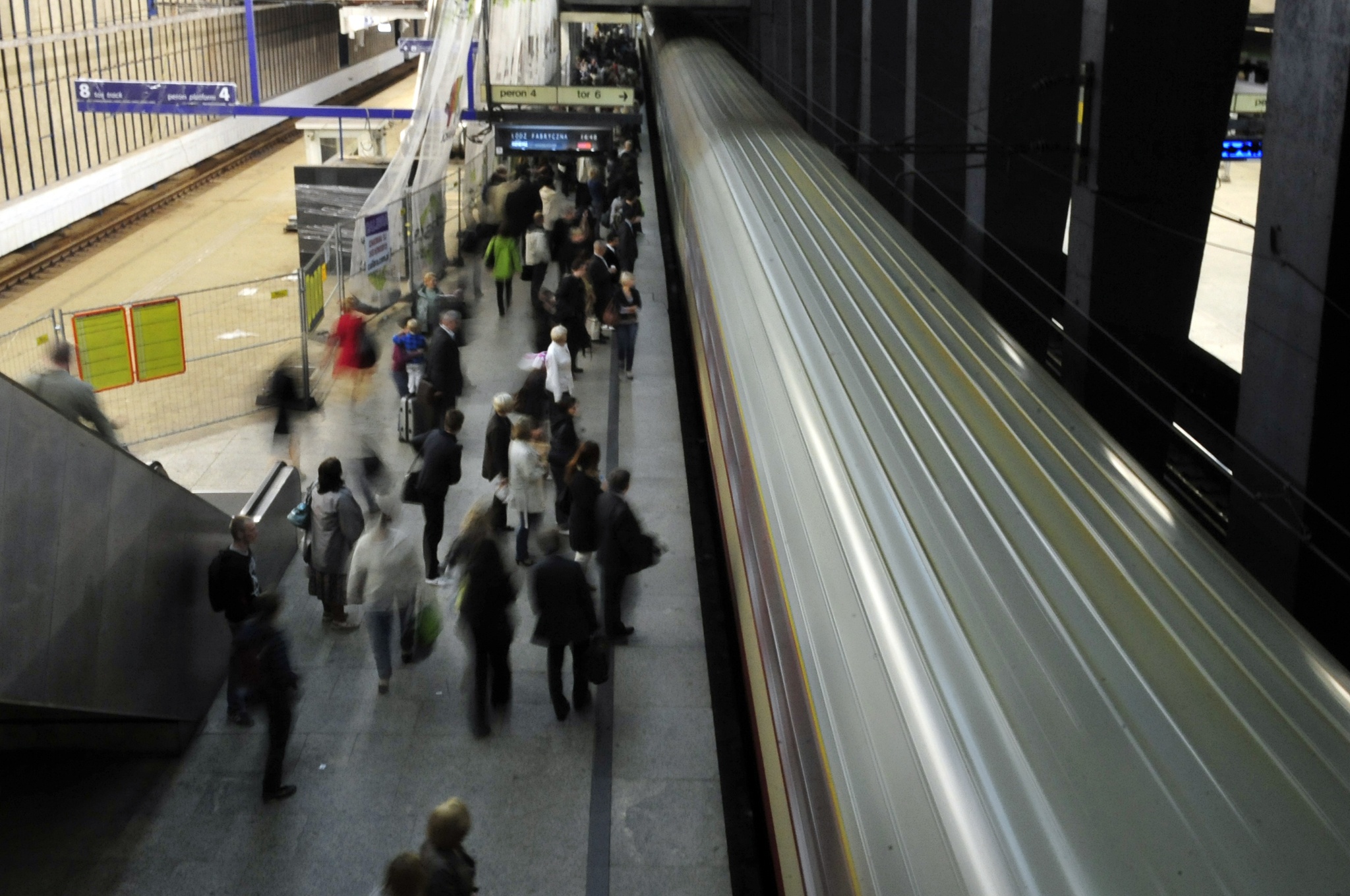 tau dien o chau Au anh 12