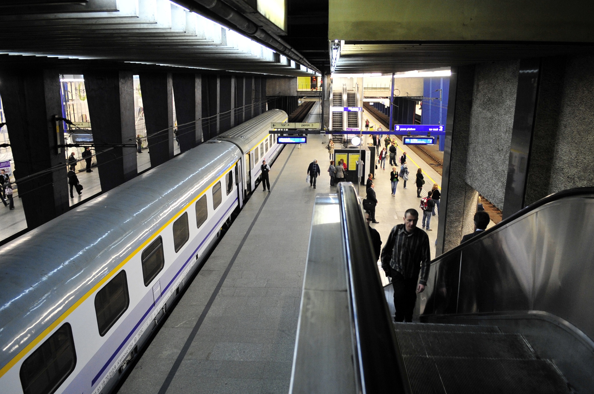 tau dien o chau Au anh 13