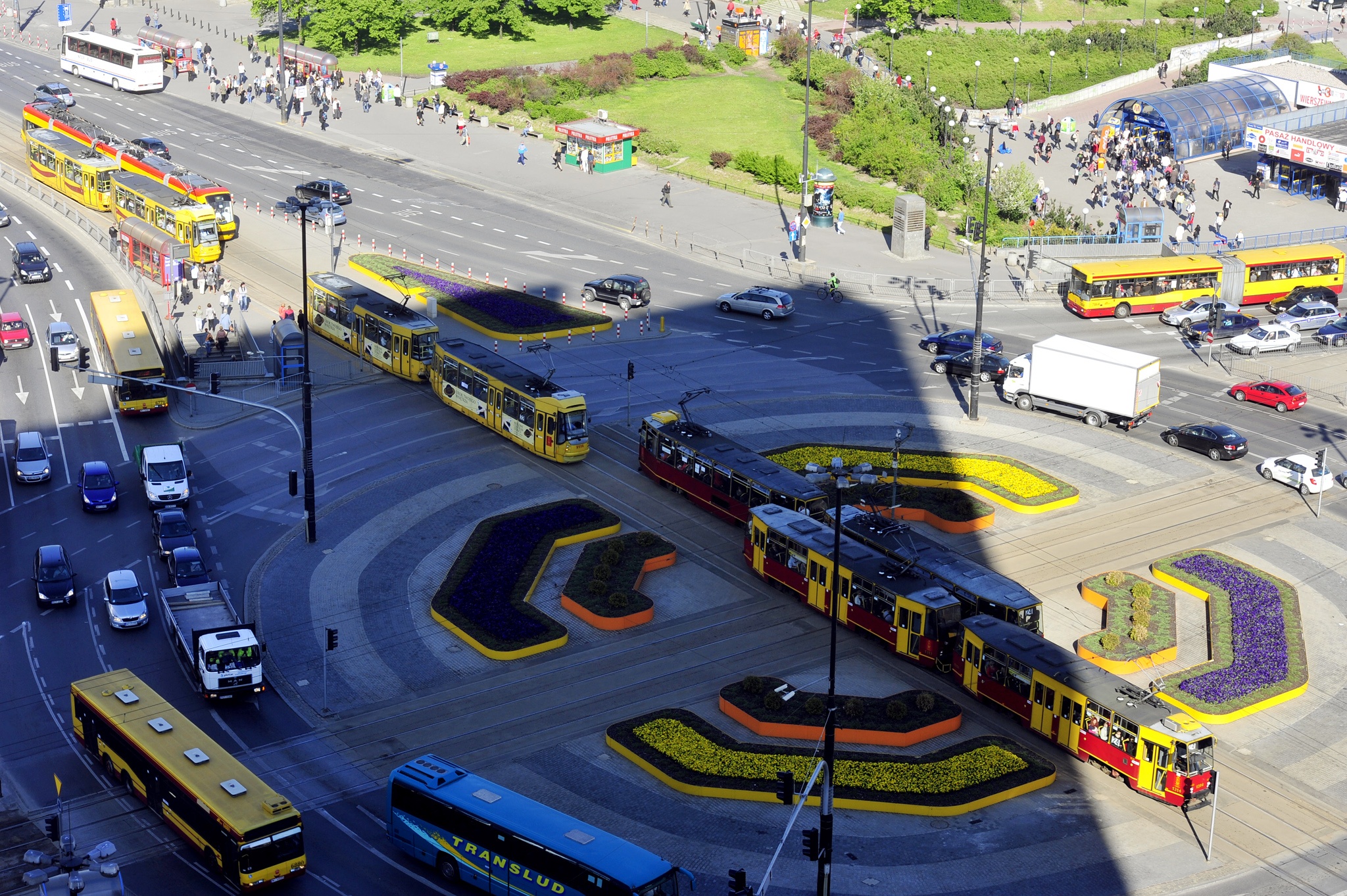 tau dien o chau Au anh 1