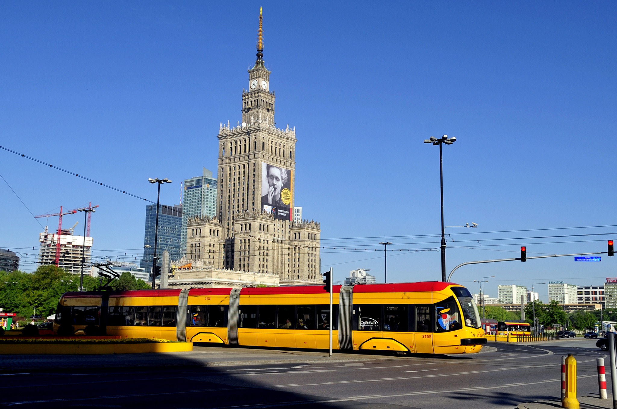 tau dien o chau Au anh 3