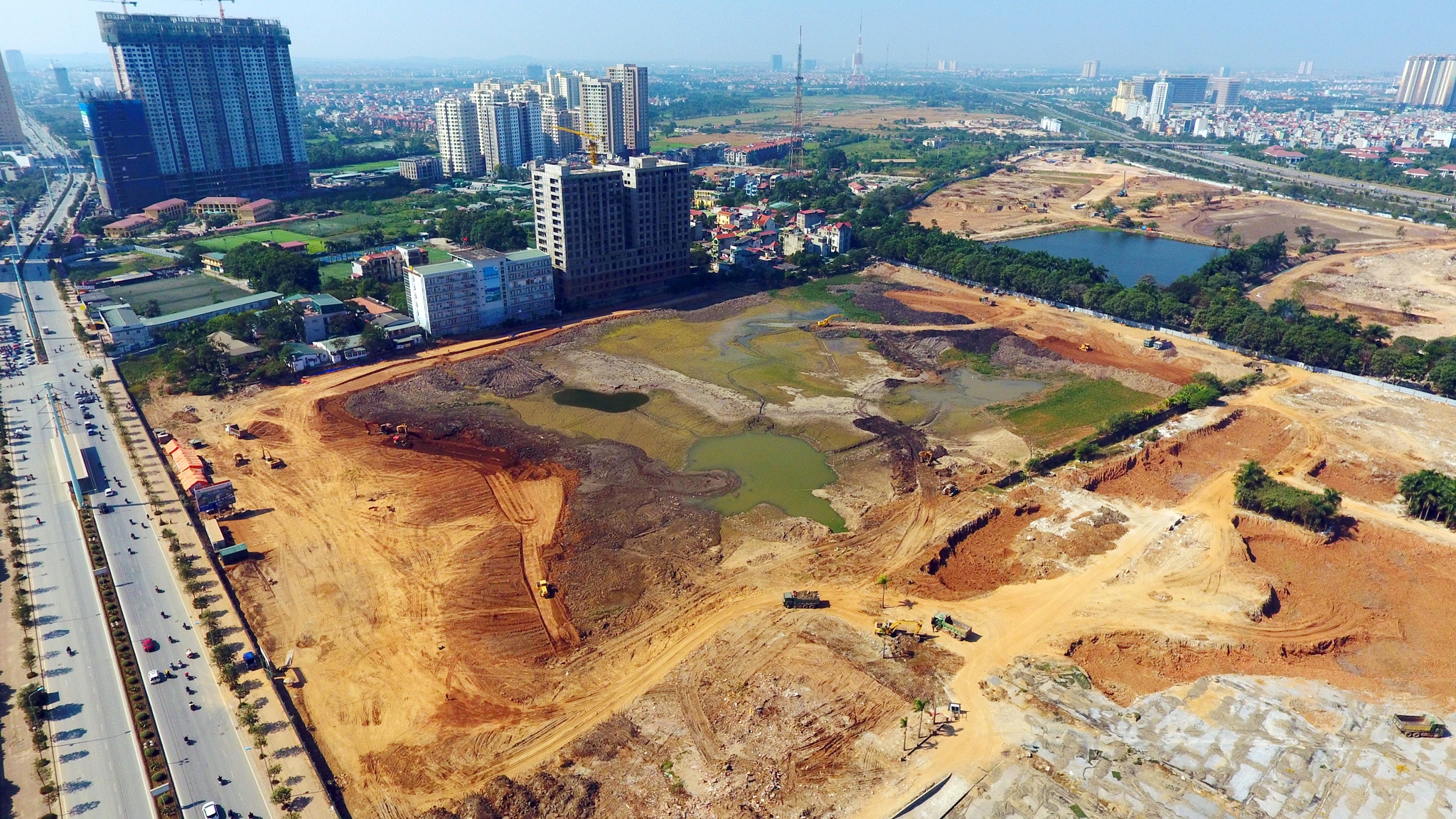 tuyen duong Le Van Luong nhieu chung cu nhat anh 6