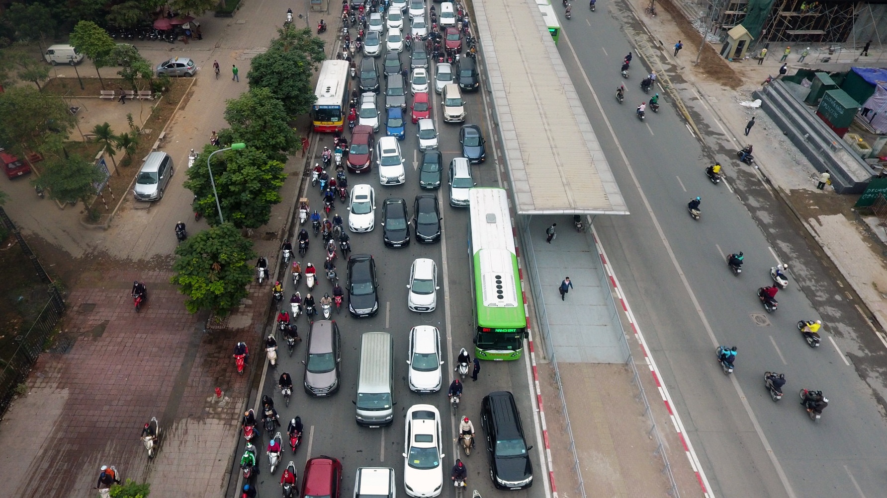 tuyen duong Le Van Luong nhieu chung cu nhat anh 11