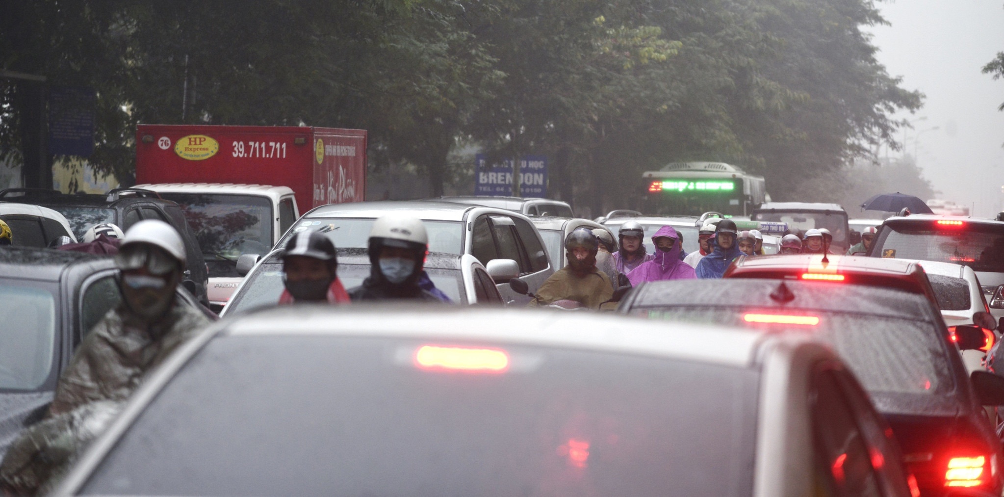 Duong pho Ha Noi un tac trong mua mu,  troi toi anh 15