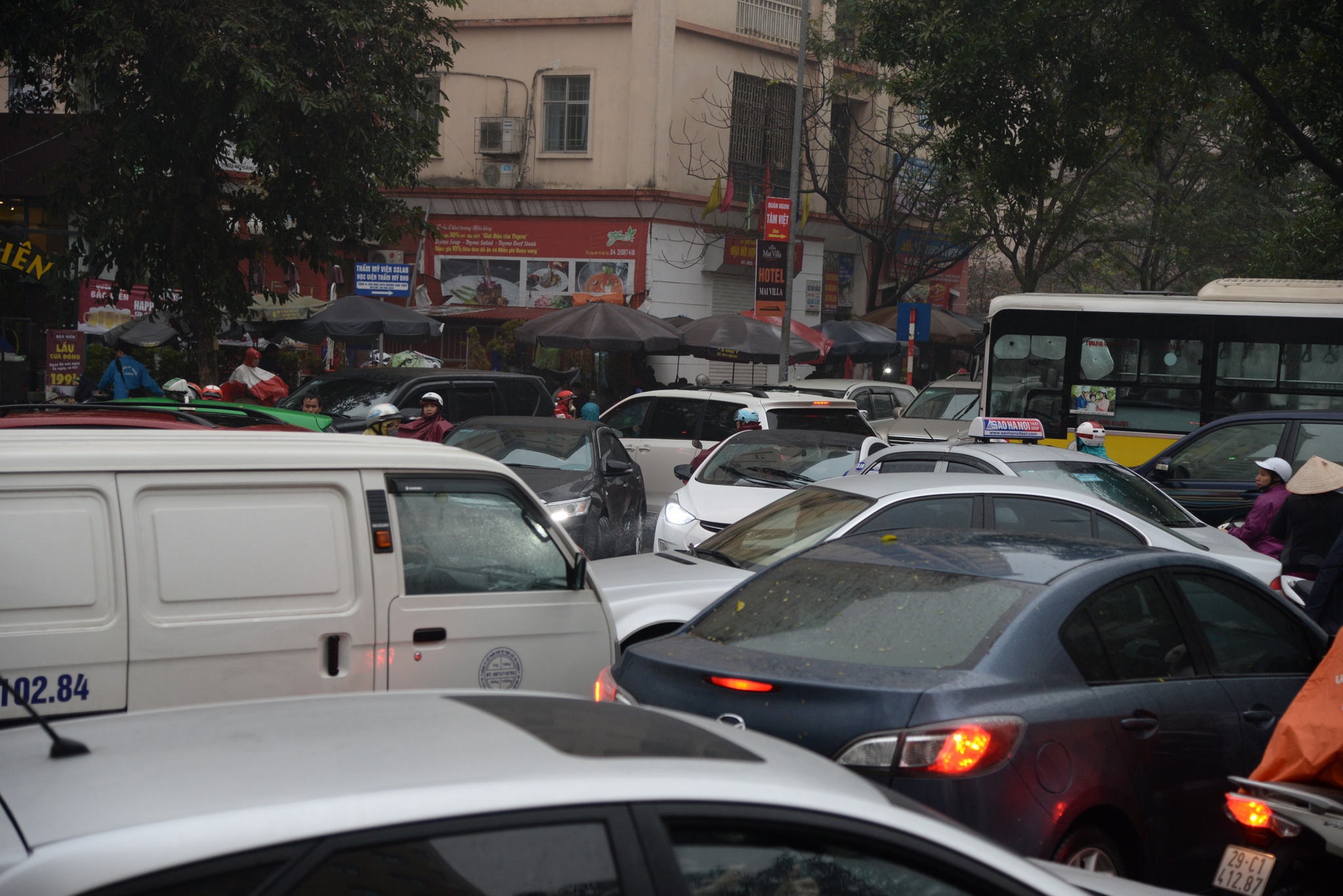 Duong pho Ha Noi un tac trong mua mu,  troi toi anh 12