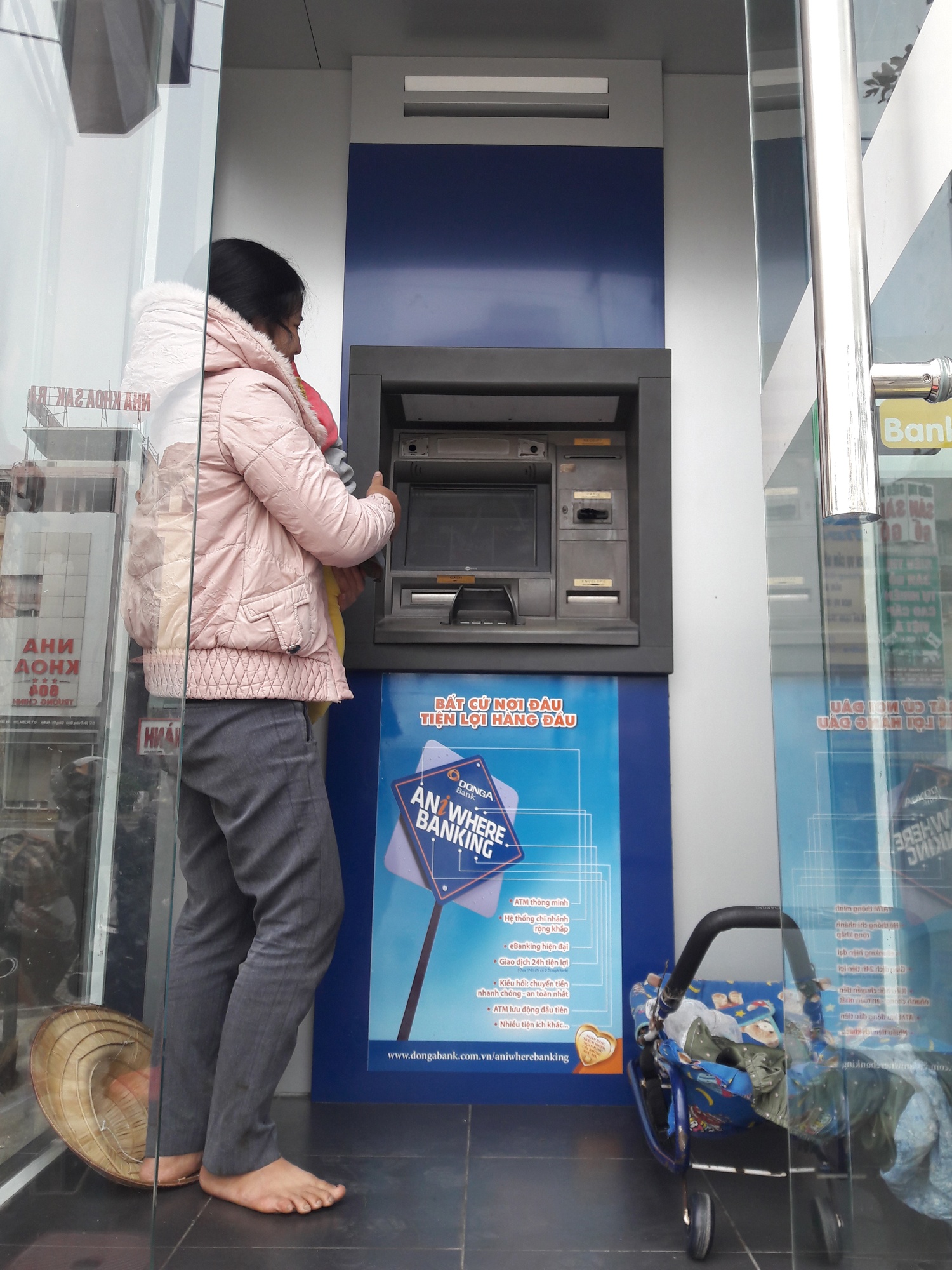 Tram ATM nhech nhac o Ha Noi anh 8