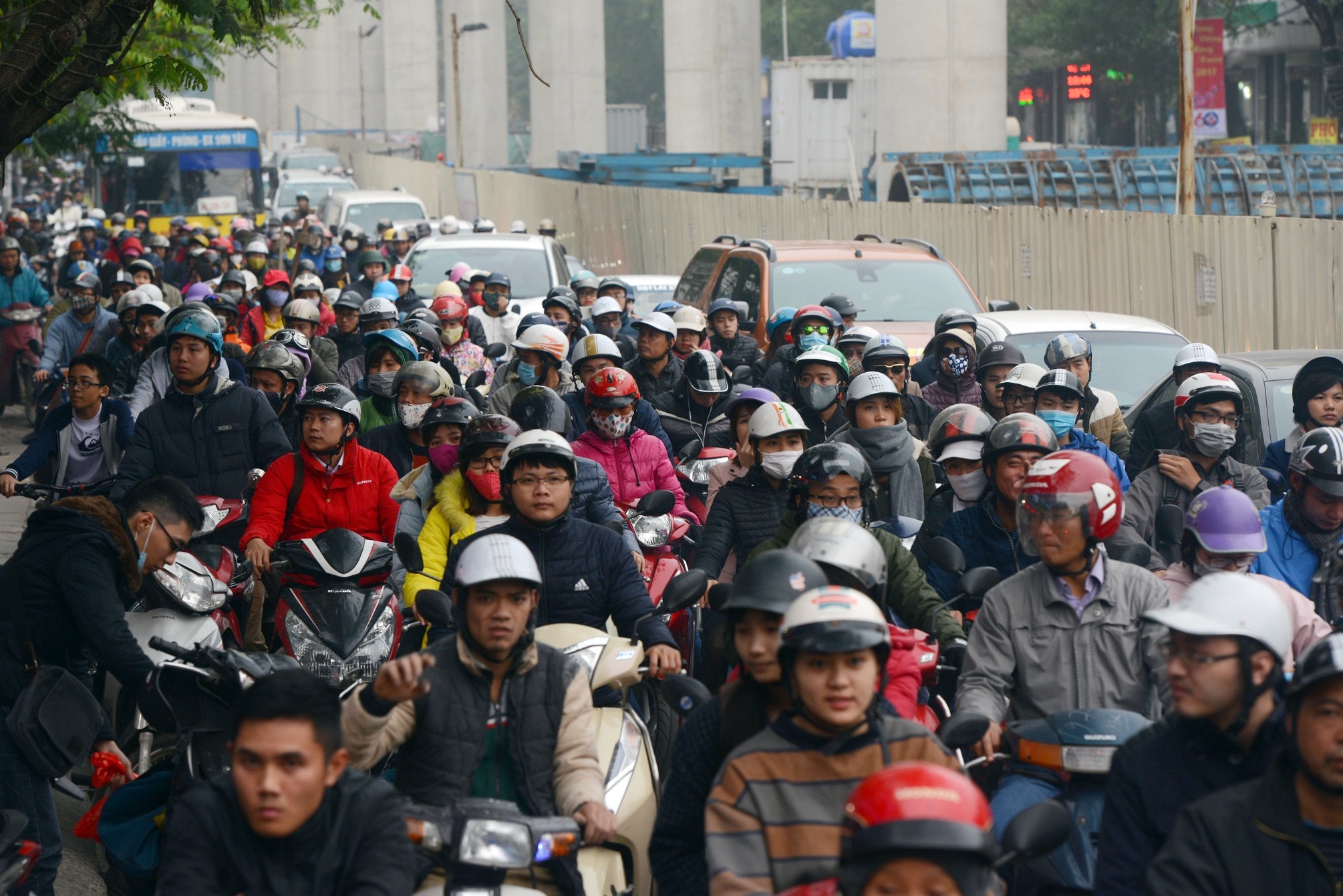 lo cot giua duong gay un tac giao thong can Tet anh 11