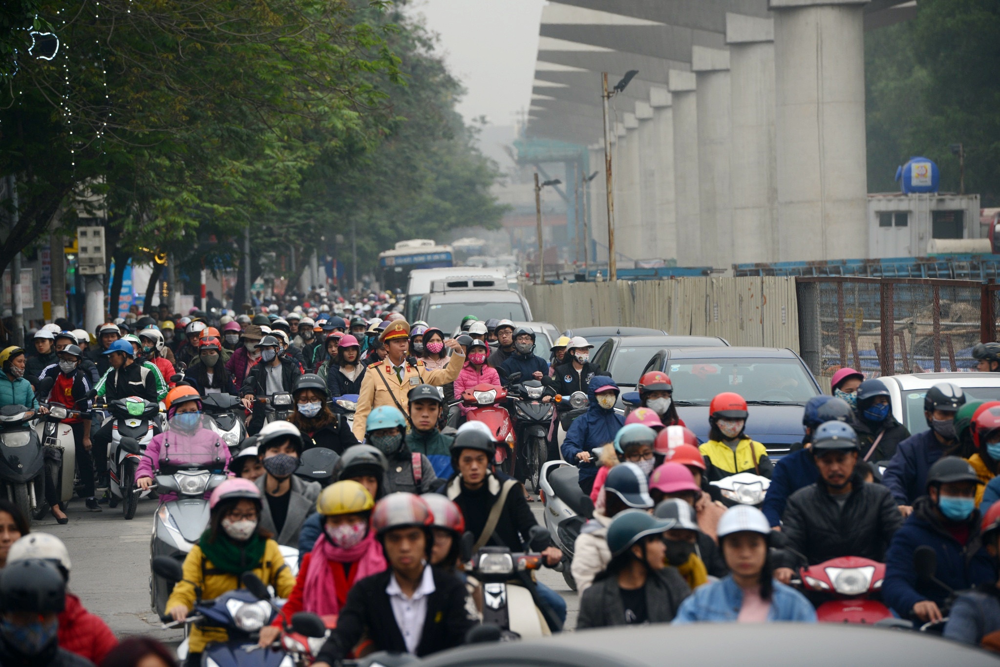 lo cot giua duong gay un tac giao thong can Tet anh 12