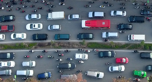 Giao thong ket cung o pho co Ha Noi ngay giap Tet hinh anh