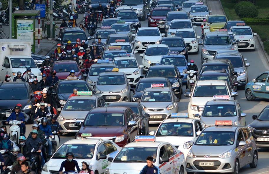 Oto tran ra duong, Ha Noi un tac nghiem trong hinh anh