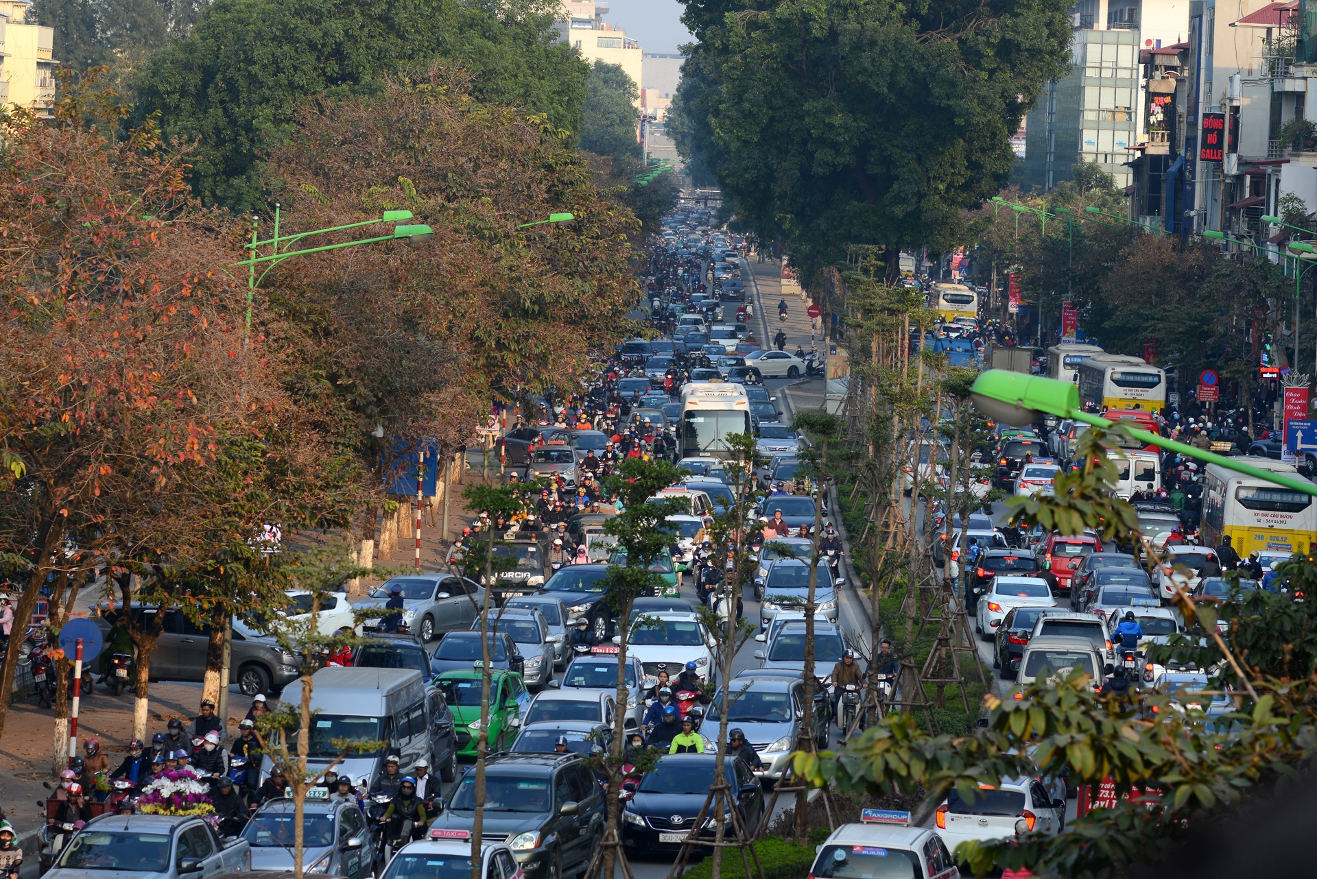Cac nga duong Ha Noi lai un tac tu chieu toi toi anh 3