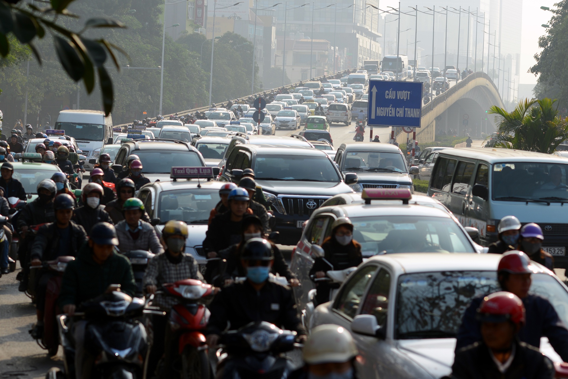 Cac nga duong Ha Noi lai un tac tu chieu toi toi anh 8