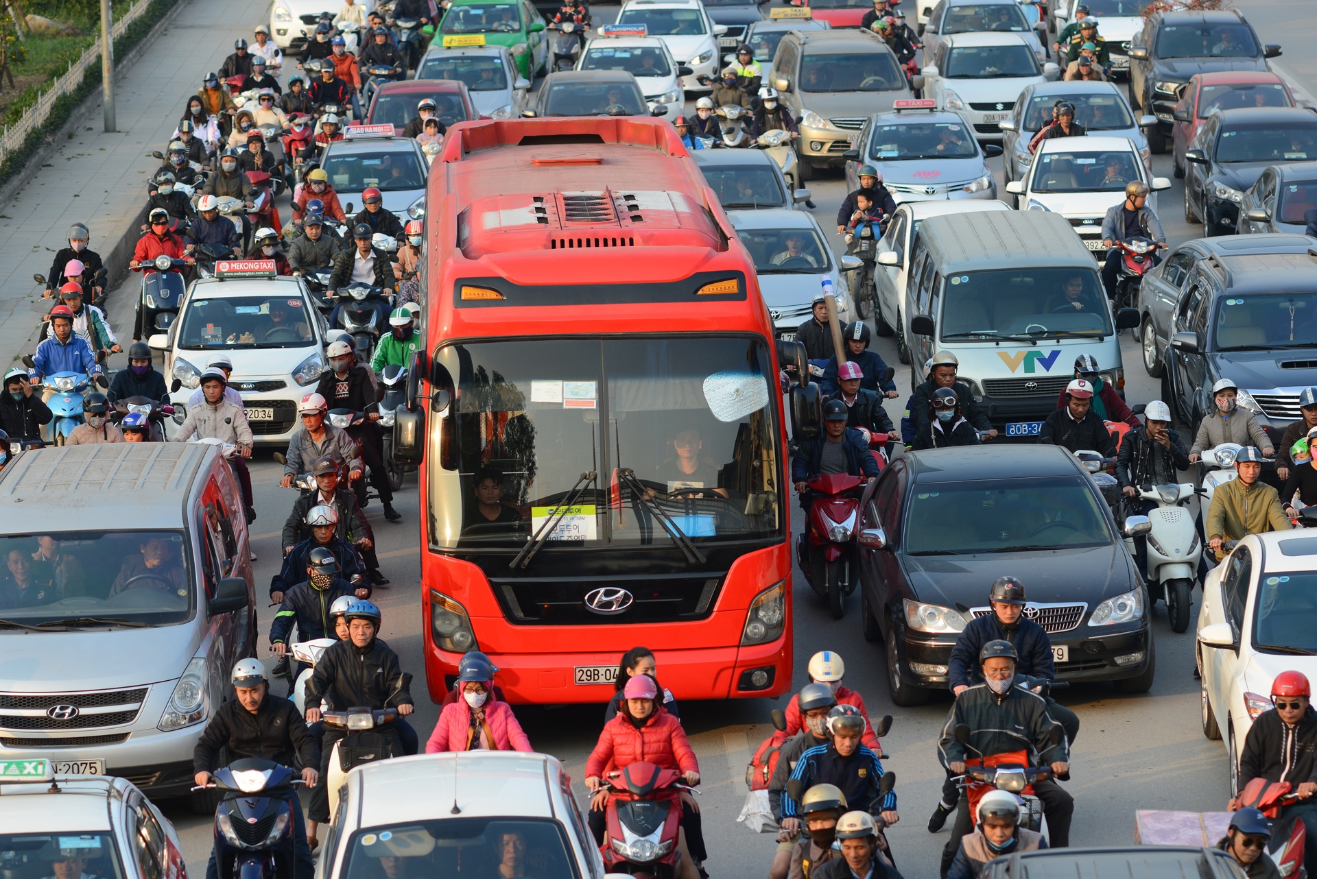 Cac nga duong Ha Noi lai un tac tu chieu toi toi anh 10
