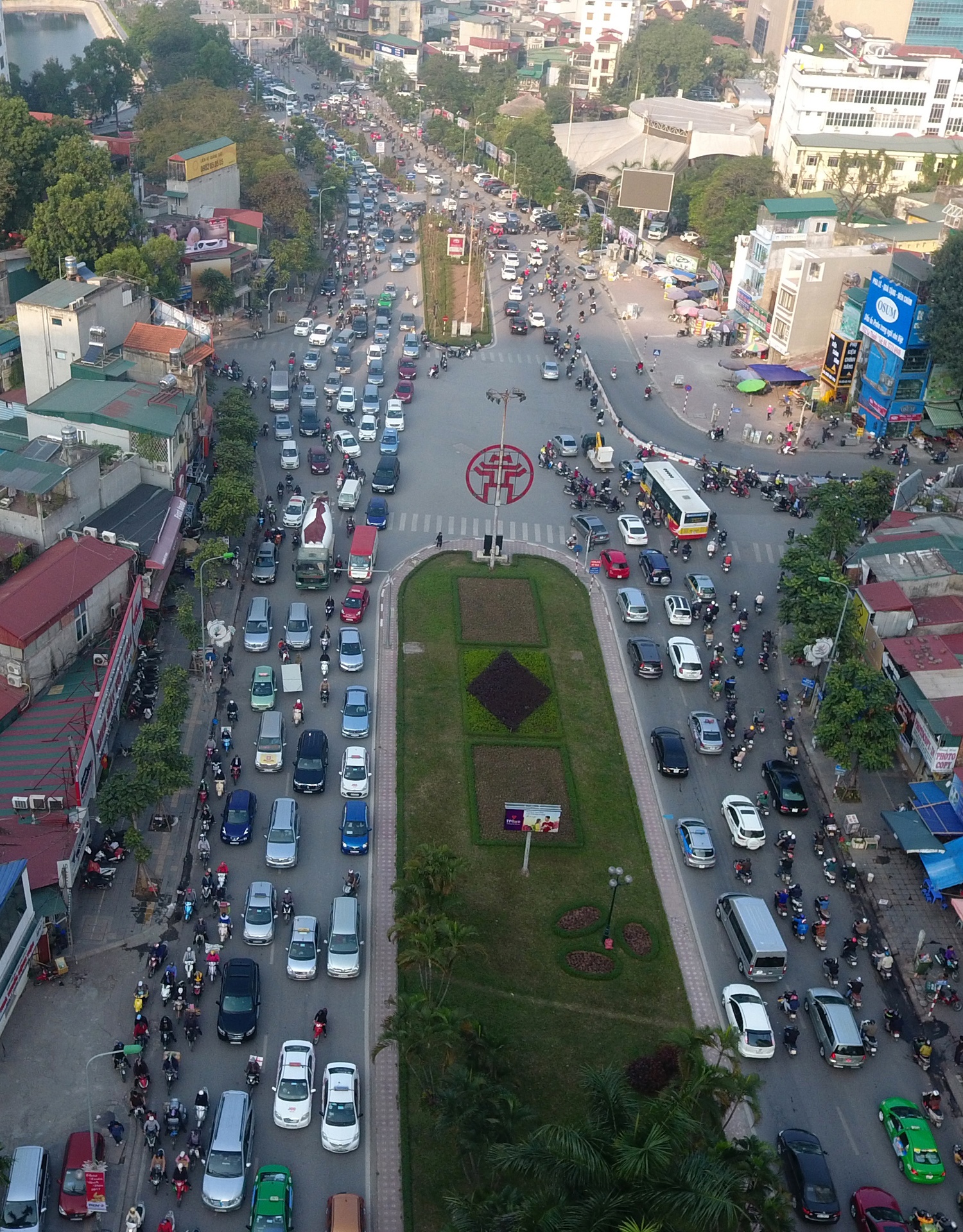 Cac nga duong Ha Noi lai un tac tu chieu toi toi anh 11