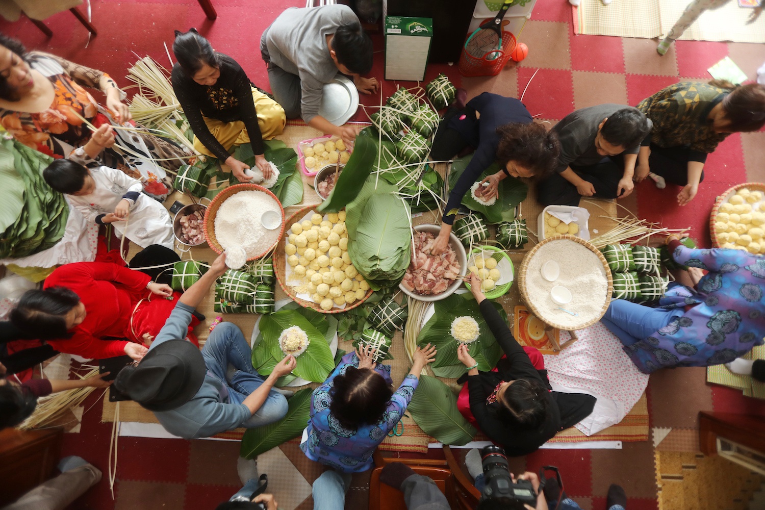 goi banh chung Tet o Ha Noi anh 12