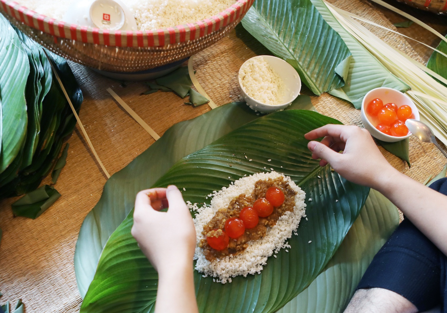 goi banh chung Tet o Ha Noi anh 13