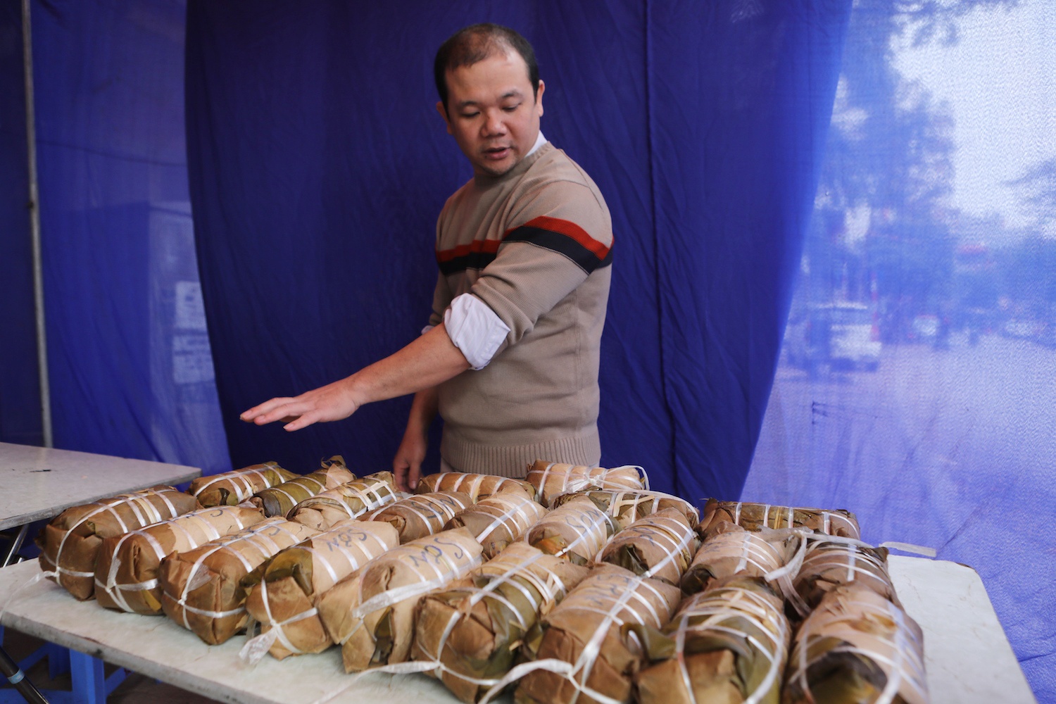 goi banh chung Tet o Ha Noi anh 4