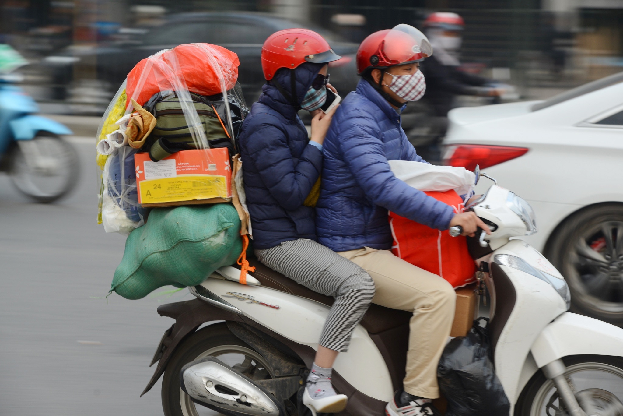 Doi phuong an ve que vi kho thue oto tu lai nhung ngay sat Tet hinh anh