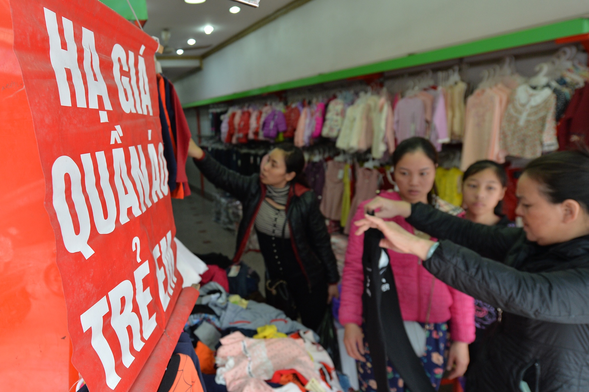 Mua sam Tet o pho co Ha Noi anh 10