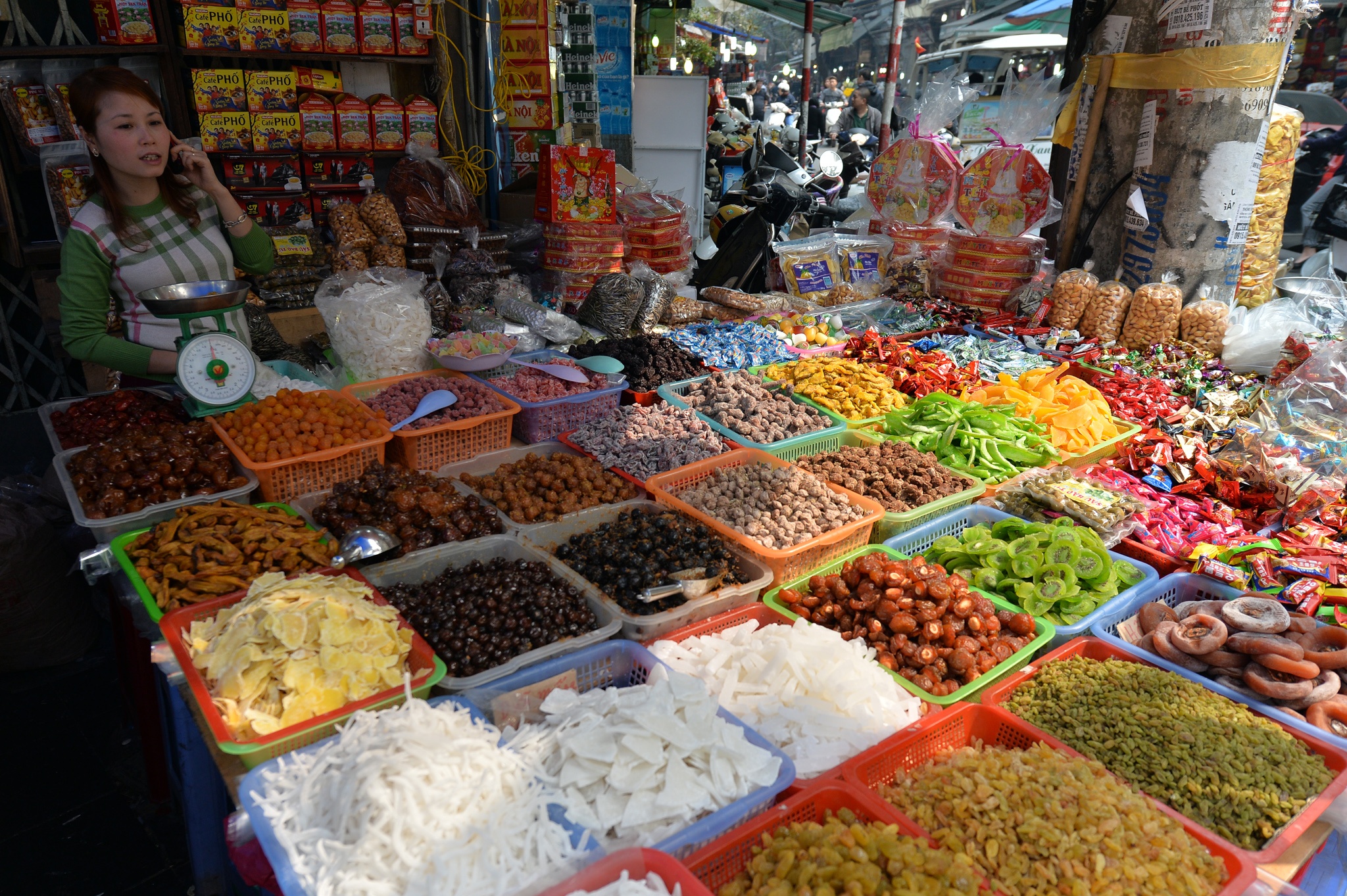 Mua sam Tet o pho co Ha Noi anh 12