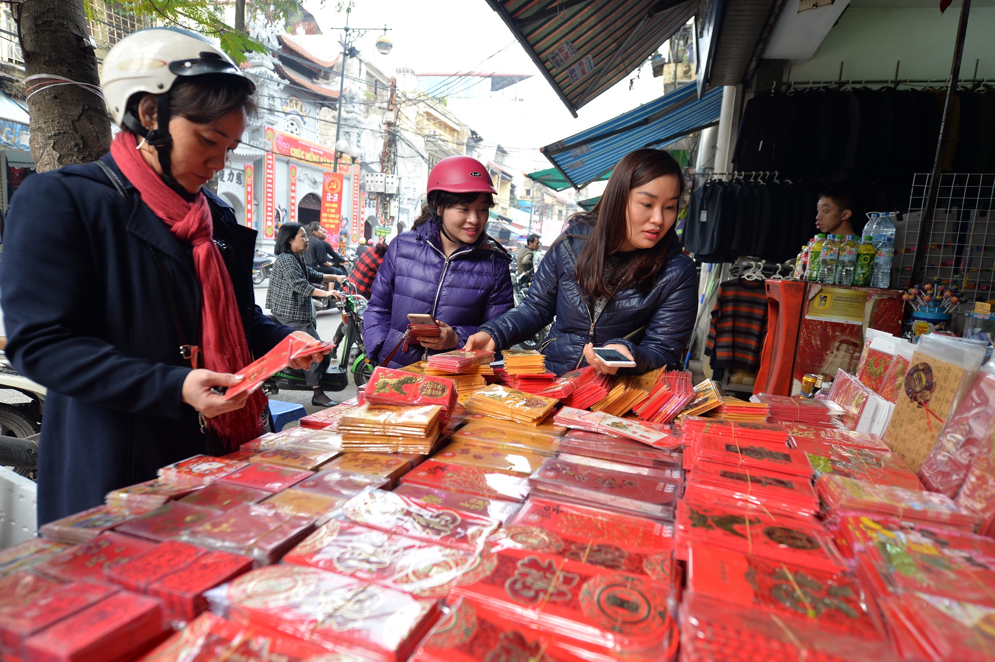 Mua sam Tet o pho co Ha Noi anh 15