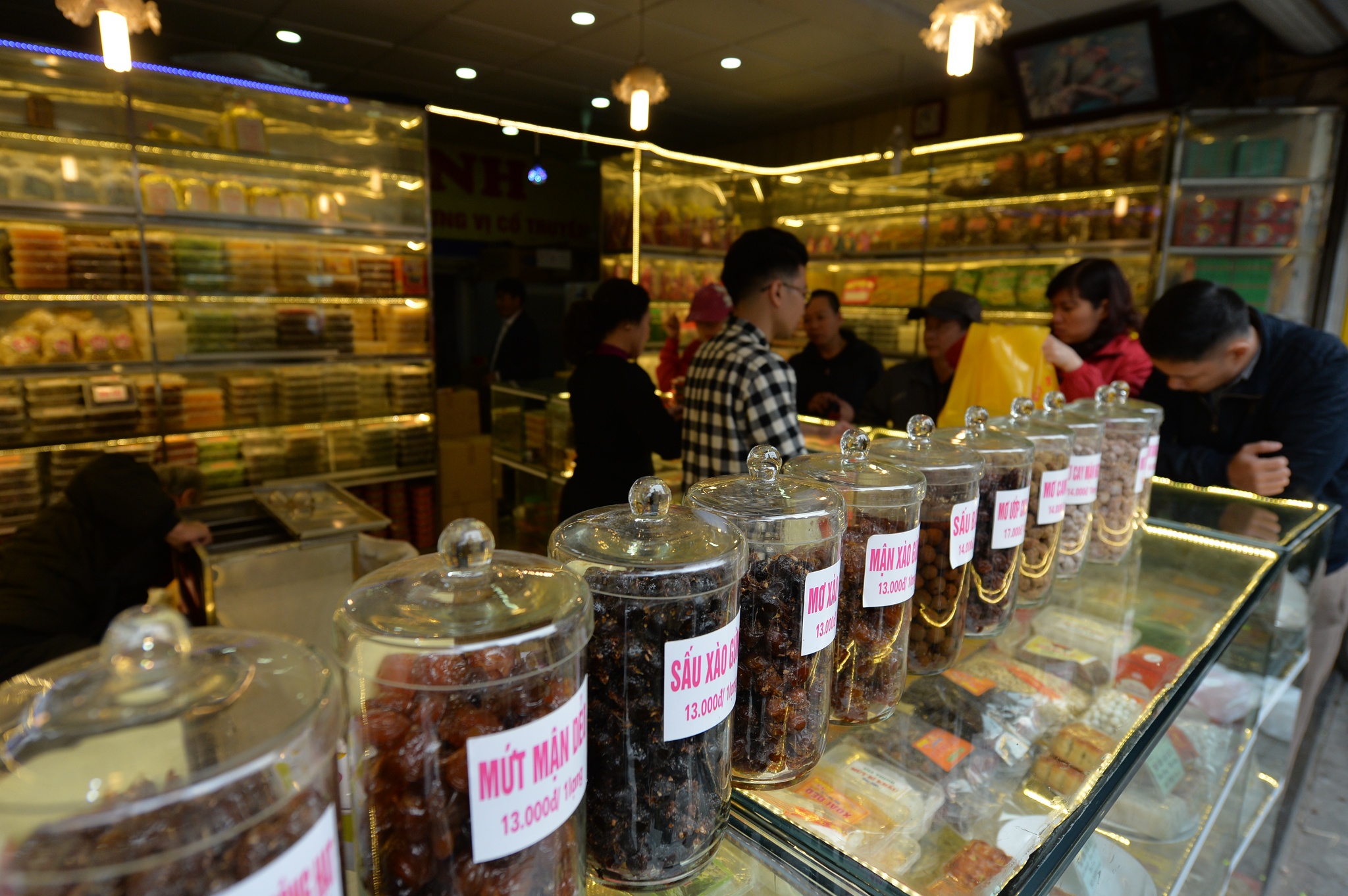 Mua sam Tet o pho co Ha Noi anh 17