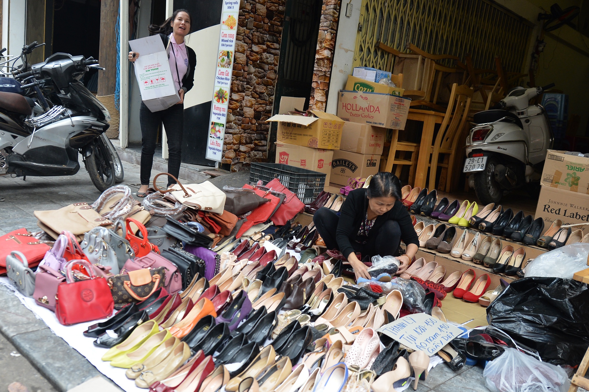 Mua sam Tet o pho co Ha Noi anh 3