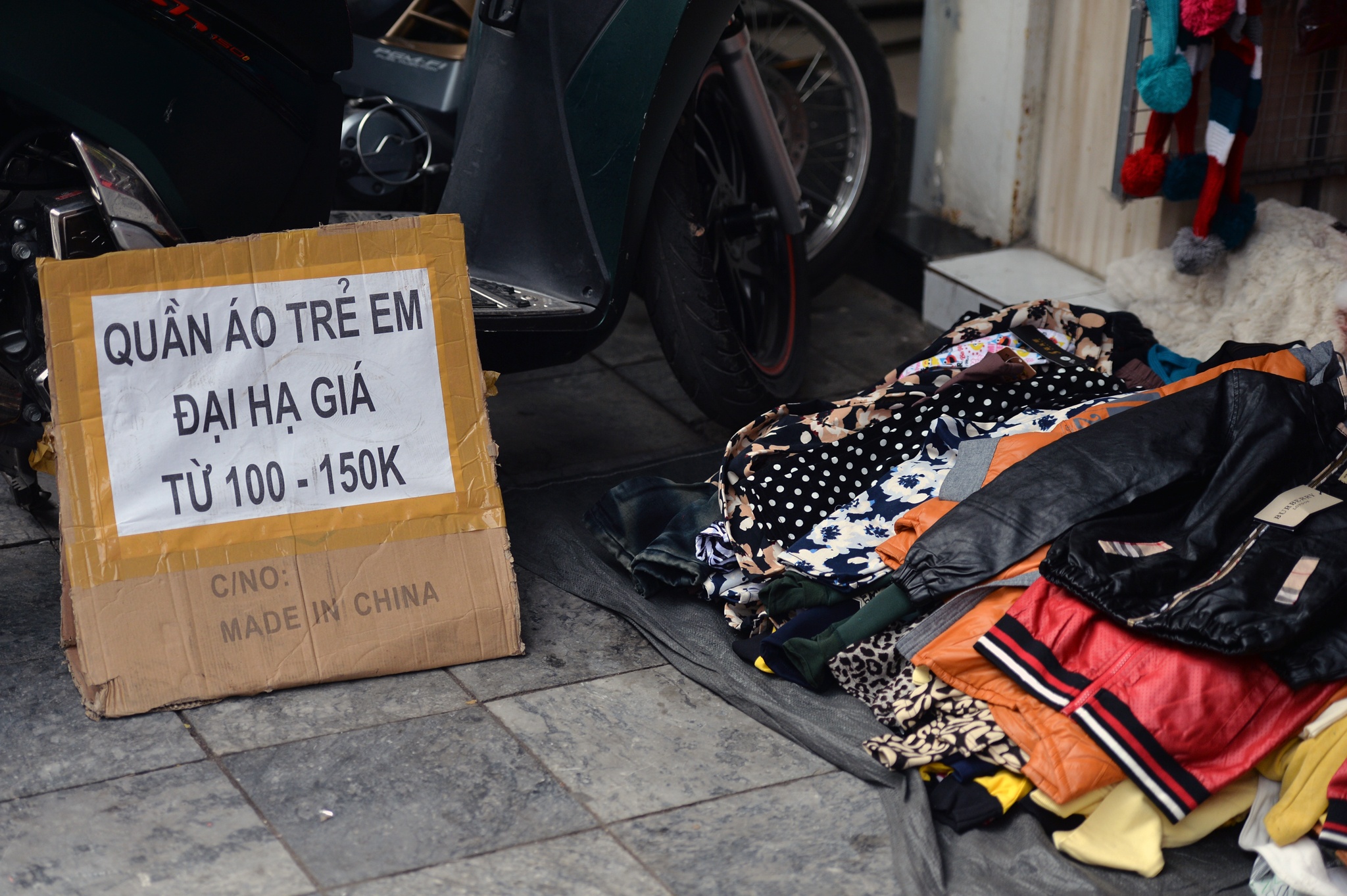 Mua sam Tet o pho co Ha Noi anh 4