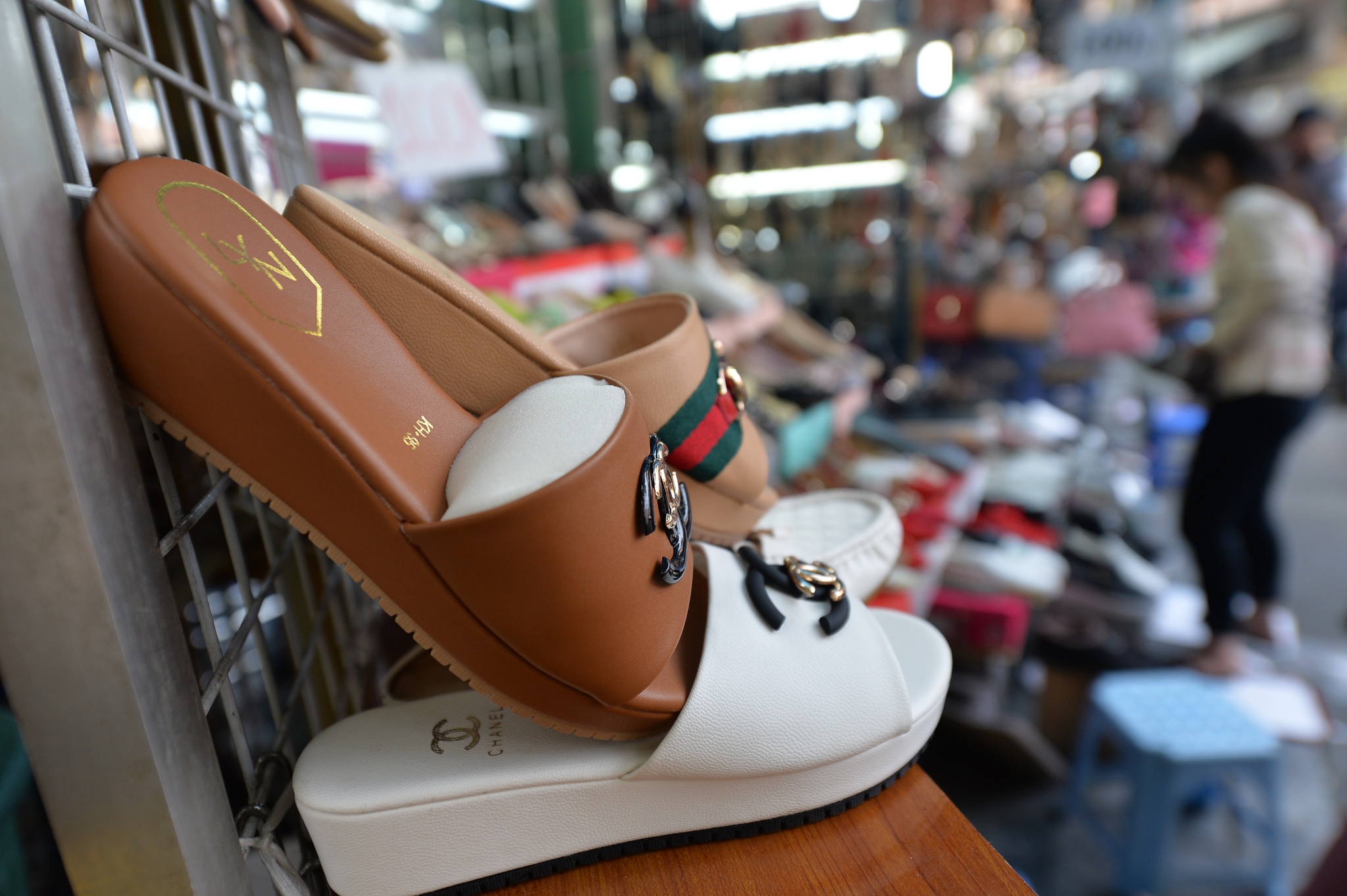 Mua sam Tet o pho co Ha Noi anh 8