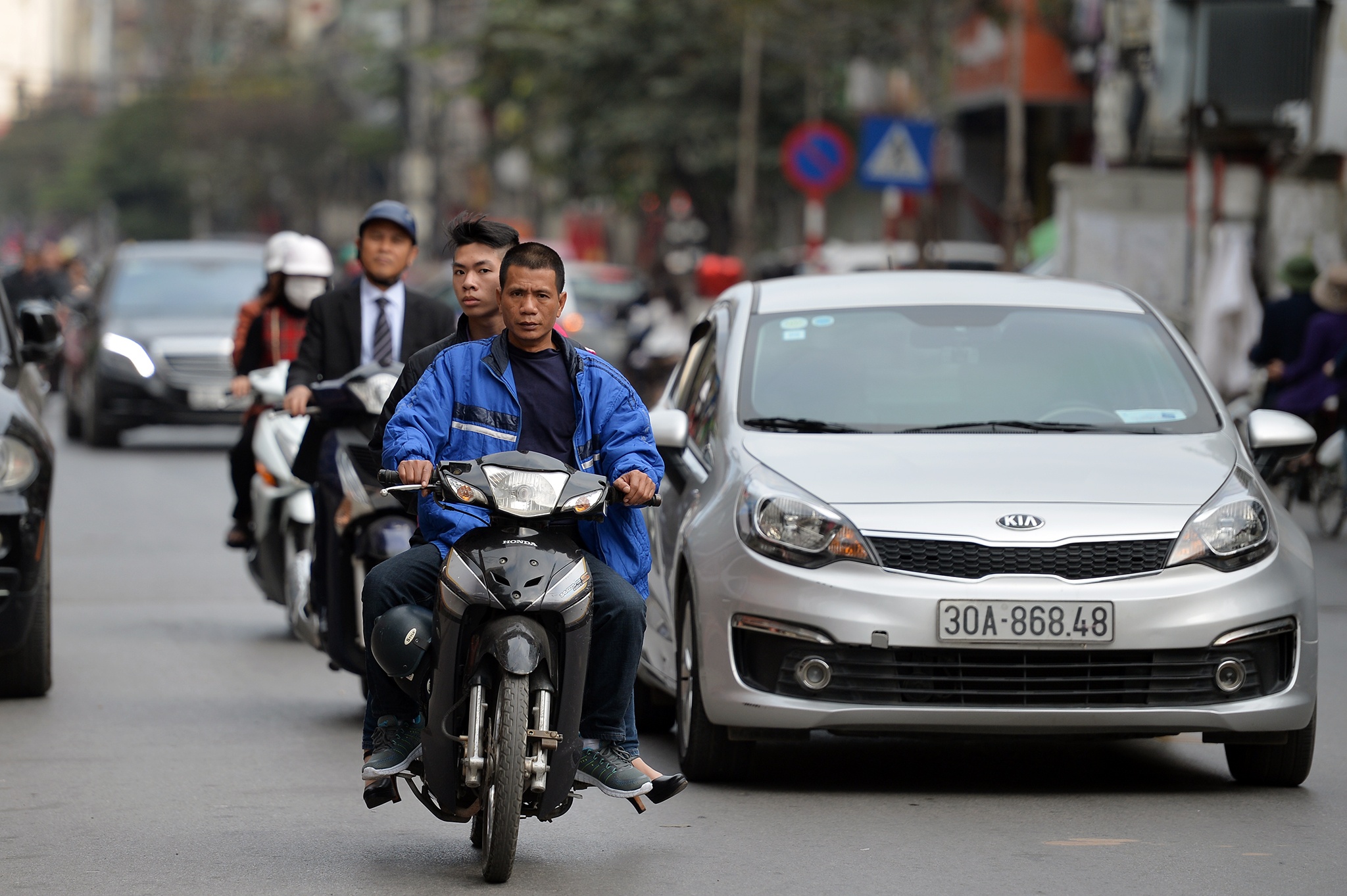 khong doi mu bao hiem di du xuan anh 11