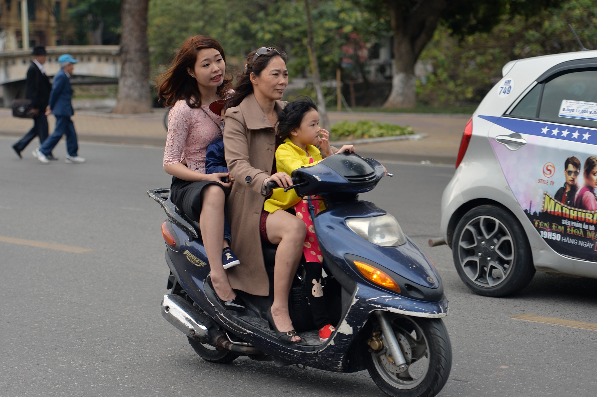 khong doi mu bao hiem di du xuan anh 8