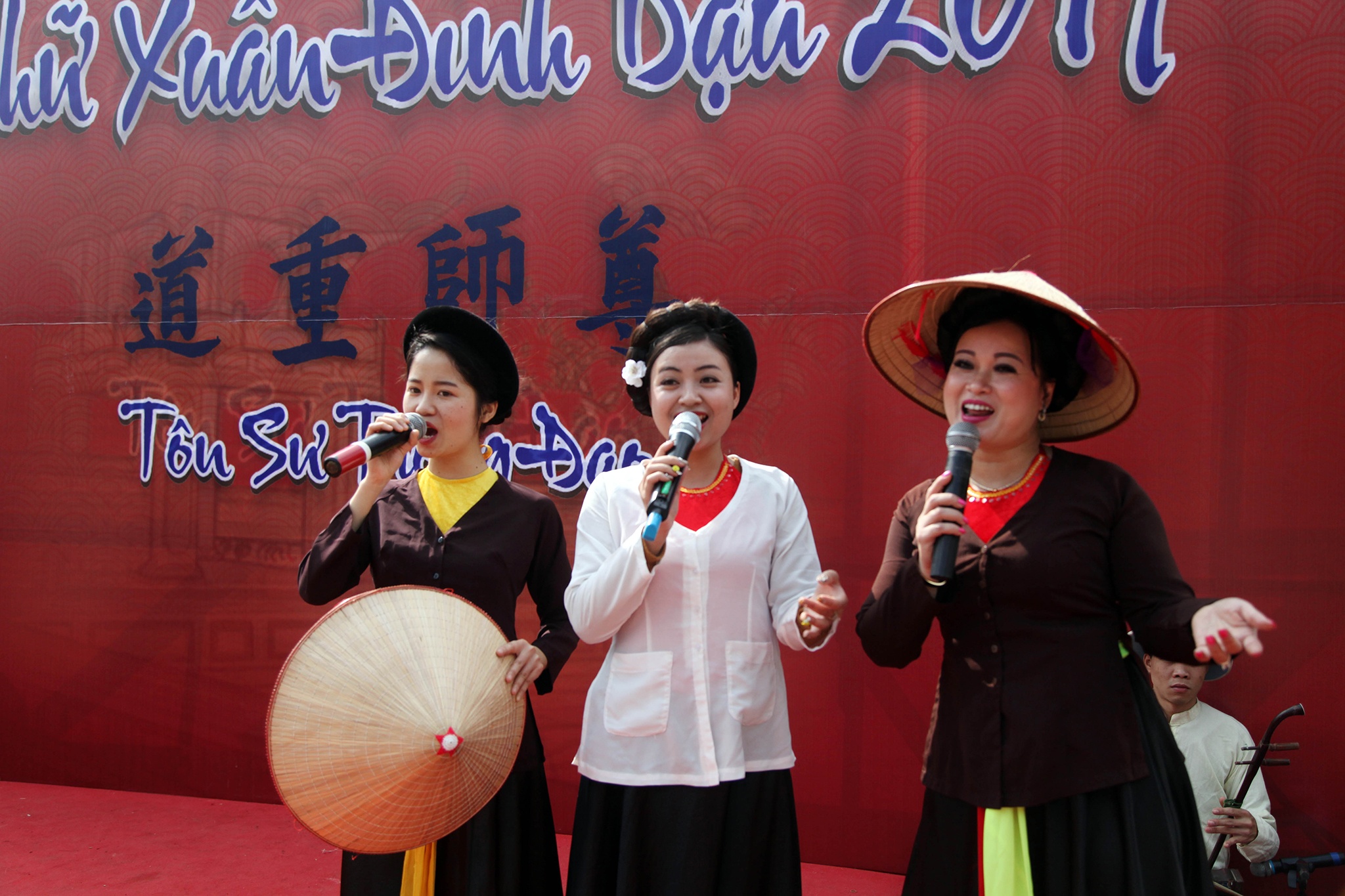 Hoi xuan Van Mieu ngay mung 2 Tet anh 7