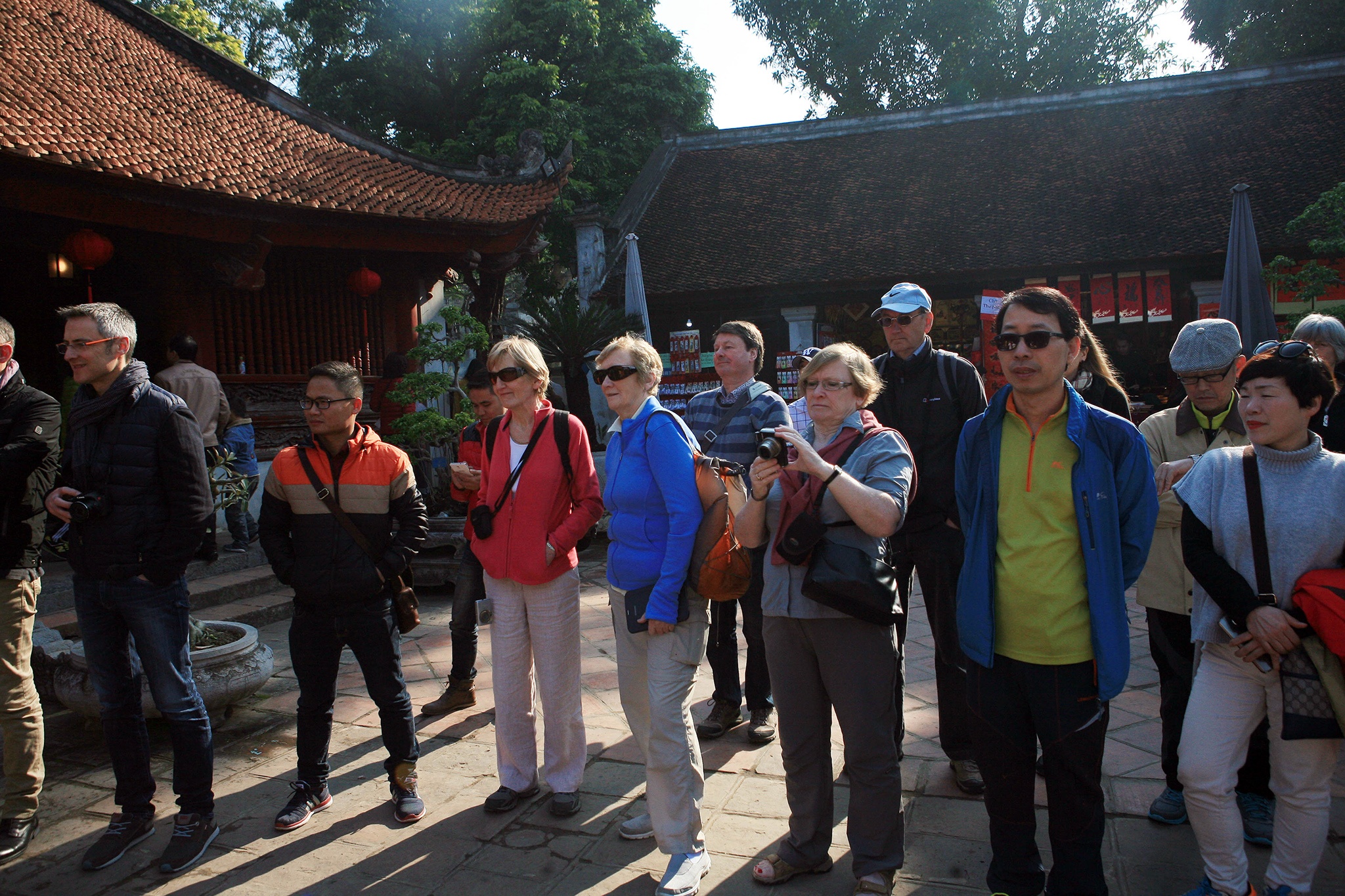 Hoi xuan Van Mieu ngay mung 2 Tet anh 2