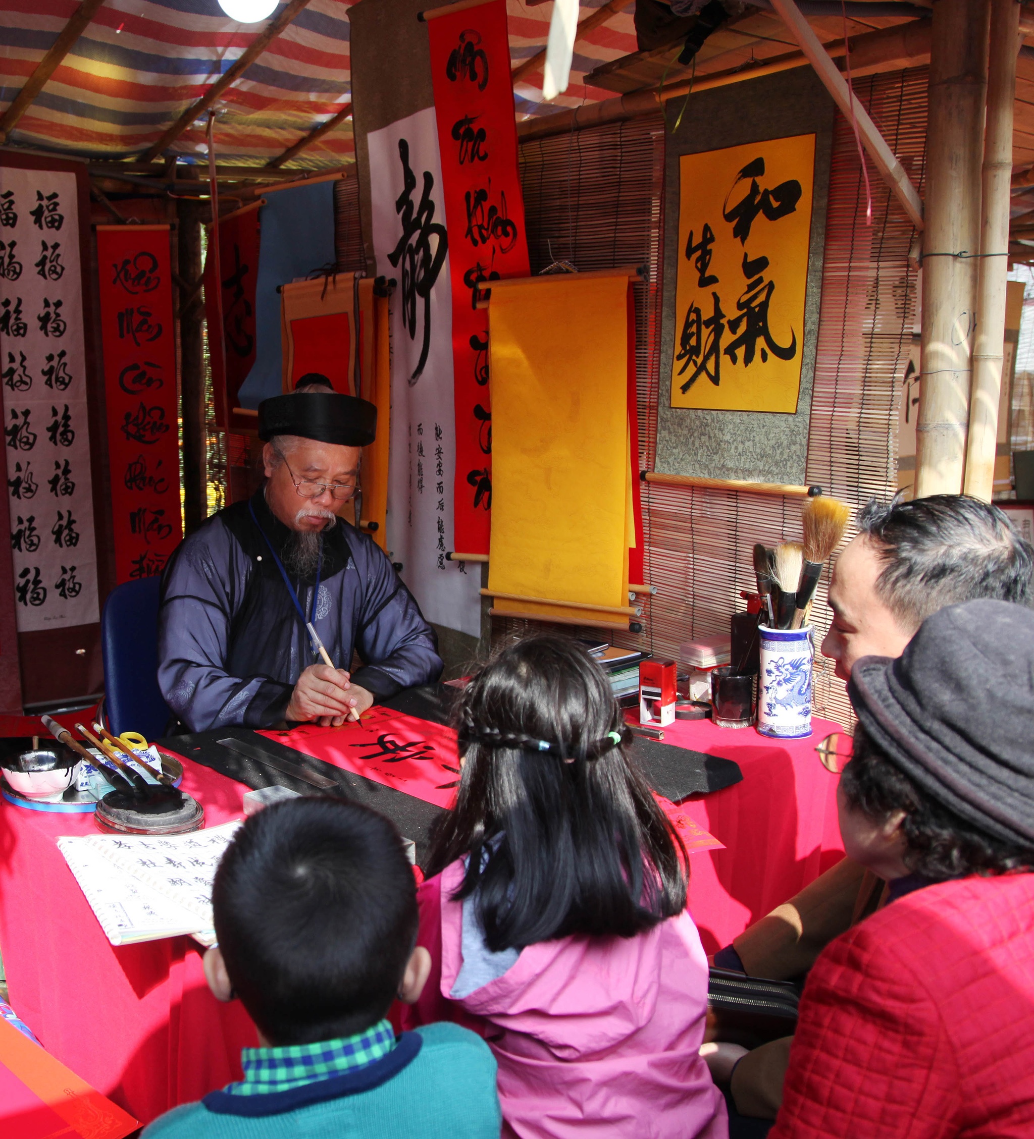 Hoi xuan Van Mieu ngay mung 2 Tet anh 9