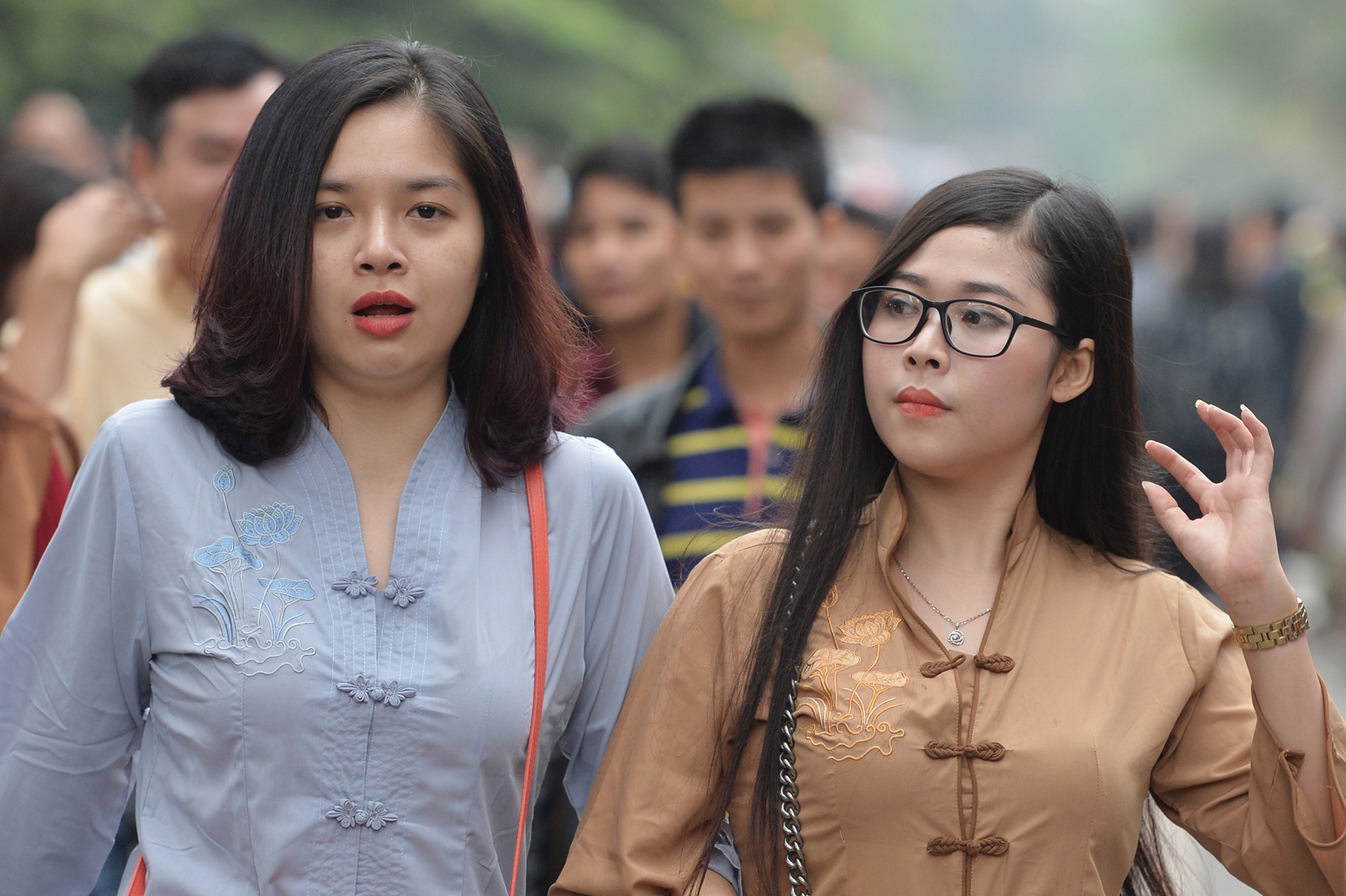 Dan van phong, gioi kinh doanh do xo le phu ngay dau di lam hinh anh