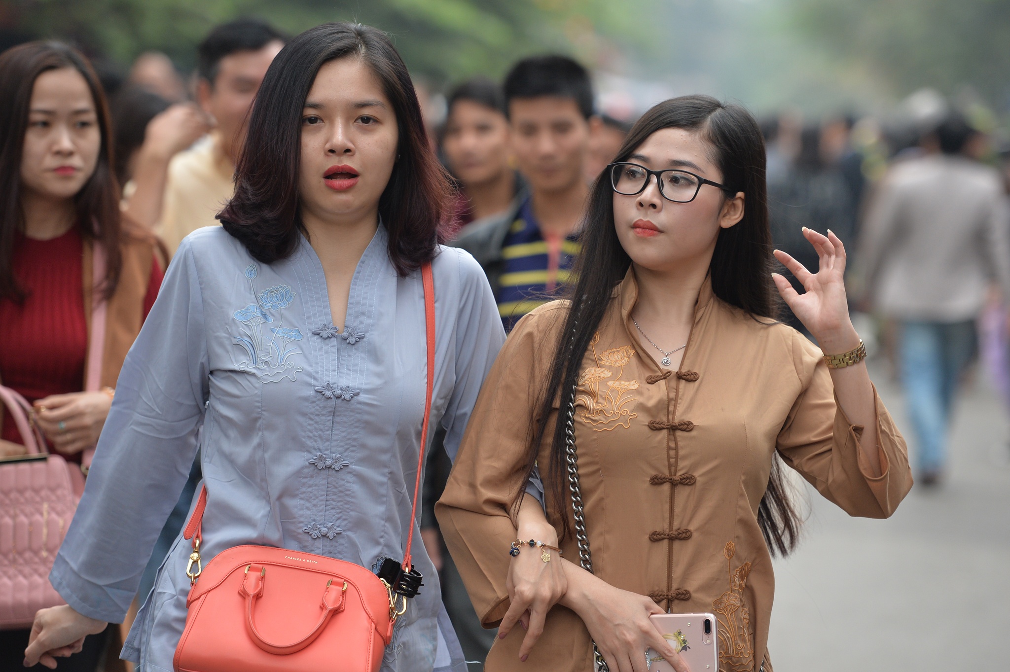 di le Phu Tay Ho anh 4