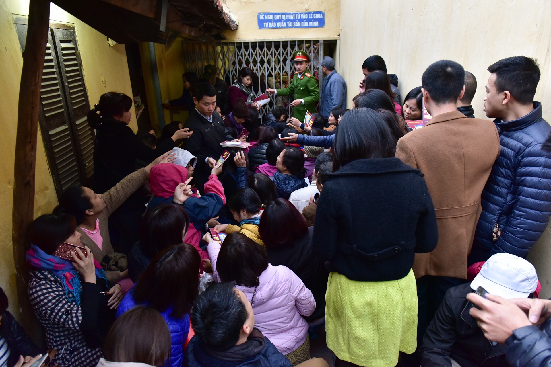 cau an ram thang Gieng o chua Phuc Khanh anh 4