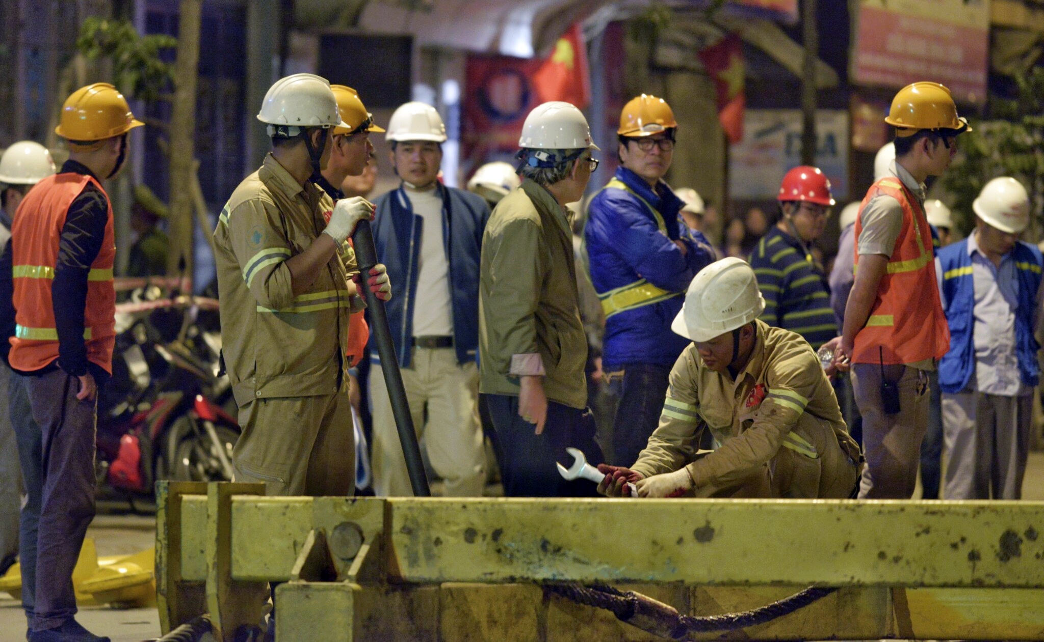 lap dat tau dien tren cao tuyen Cat Linh - Ha Dong anh 10