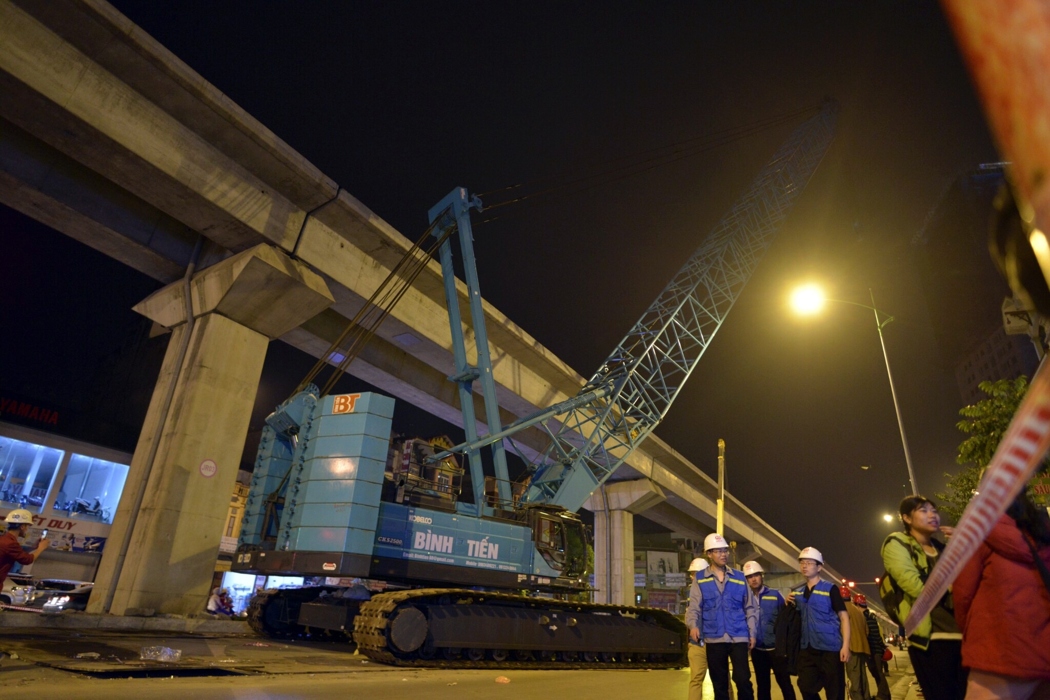 lap dat tau dien tren cao tuyen Cat Linh - Ha Dong anh 4