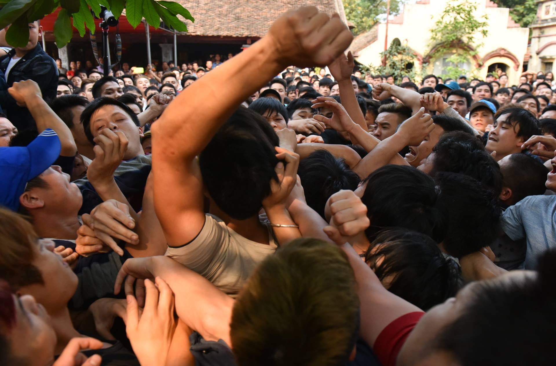 giam dap cuop bong bao luc o Ha Noi anh 4