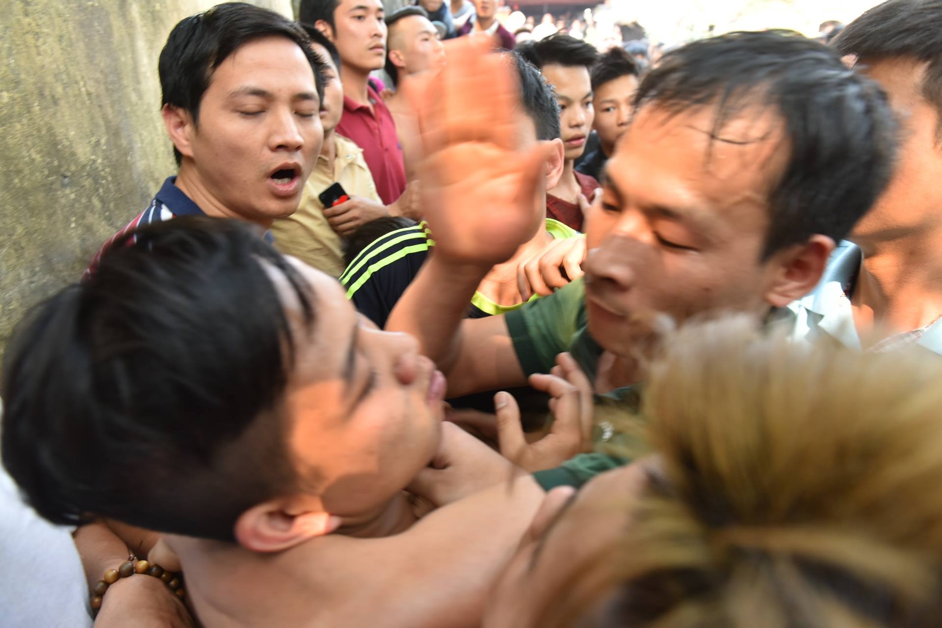 giam dap cuop bong bao luc o Ha Noi anh 6
