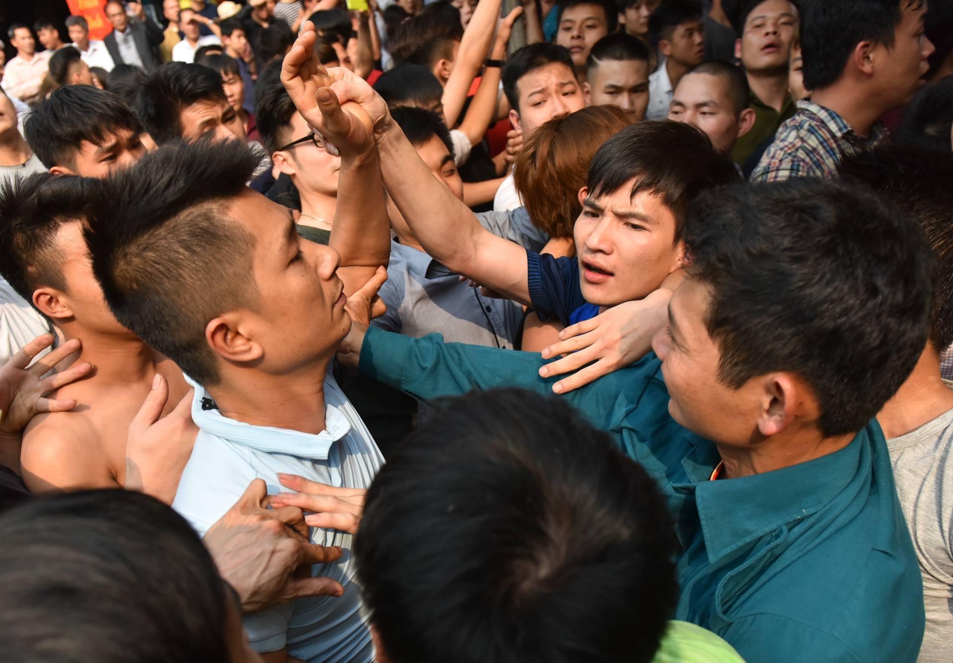 giam dap cuop bong bao luc o Ha Noi anh 7