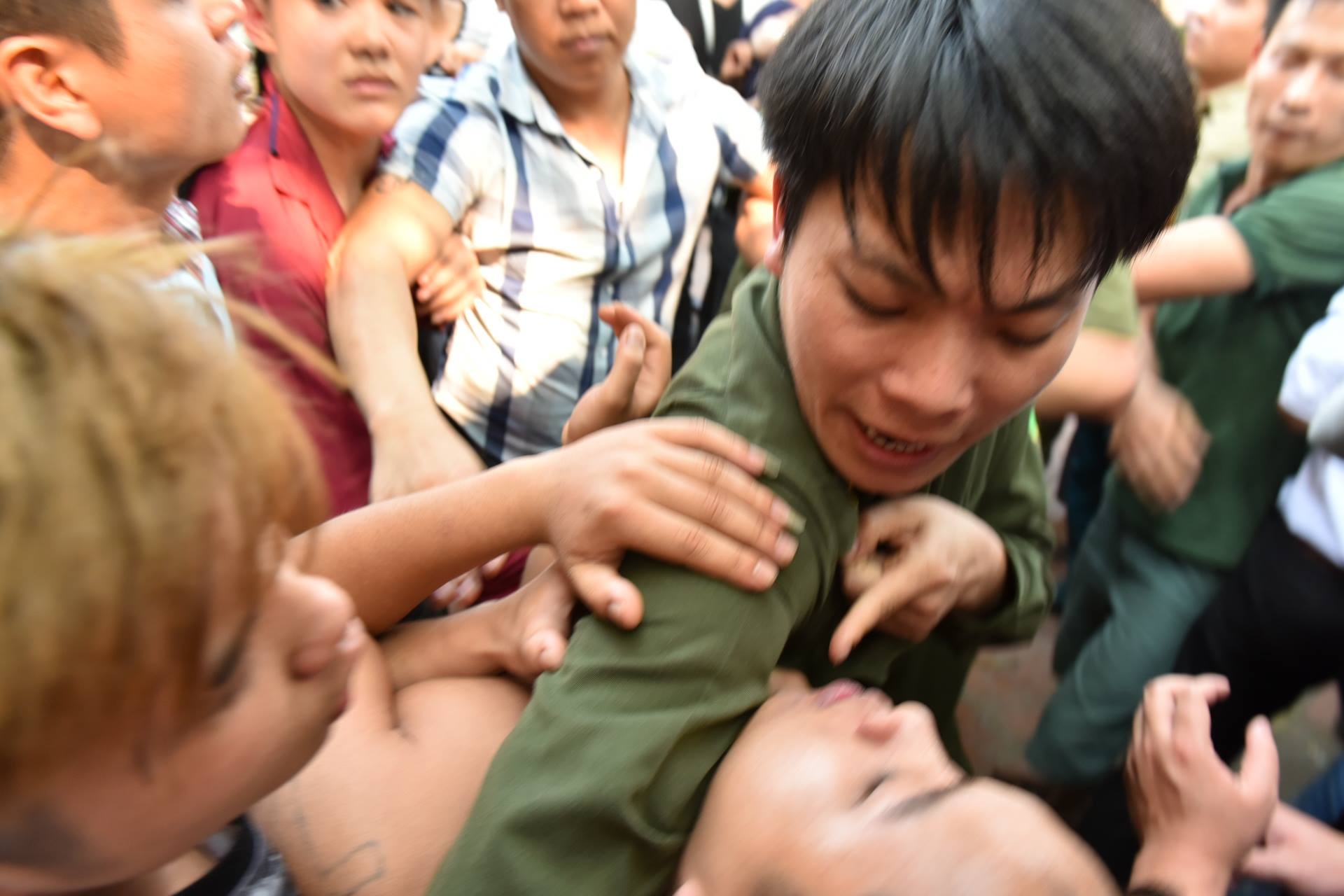 Tranh cuop hon loan trong le hoi giang bong hinh anh