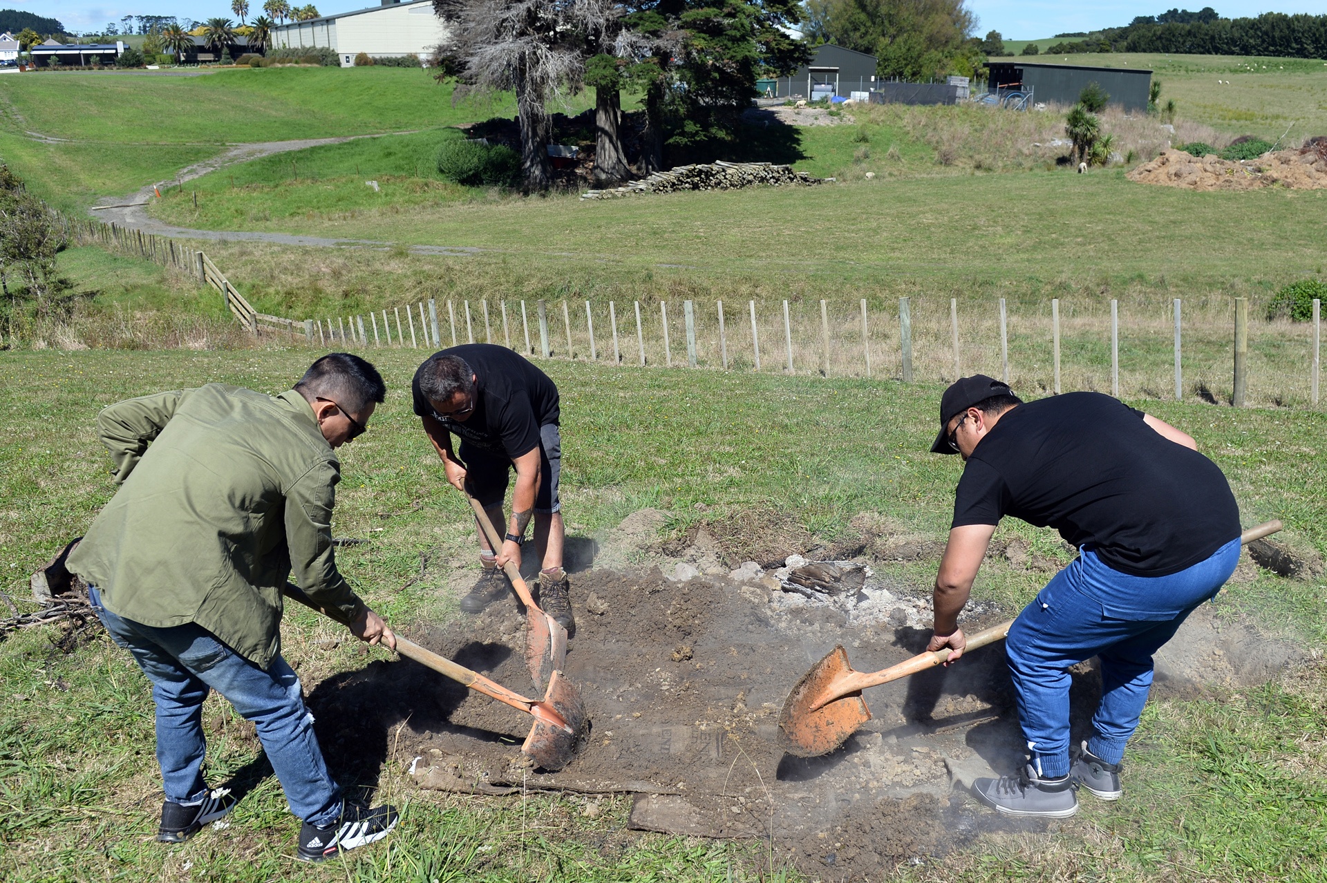 nuong thit,  am thuc,  nguoi Maori,  chon xuong dat anh 1