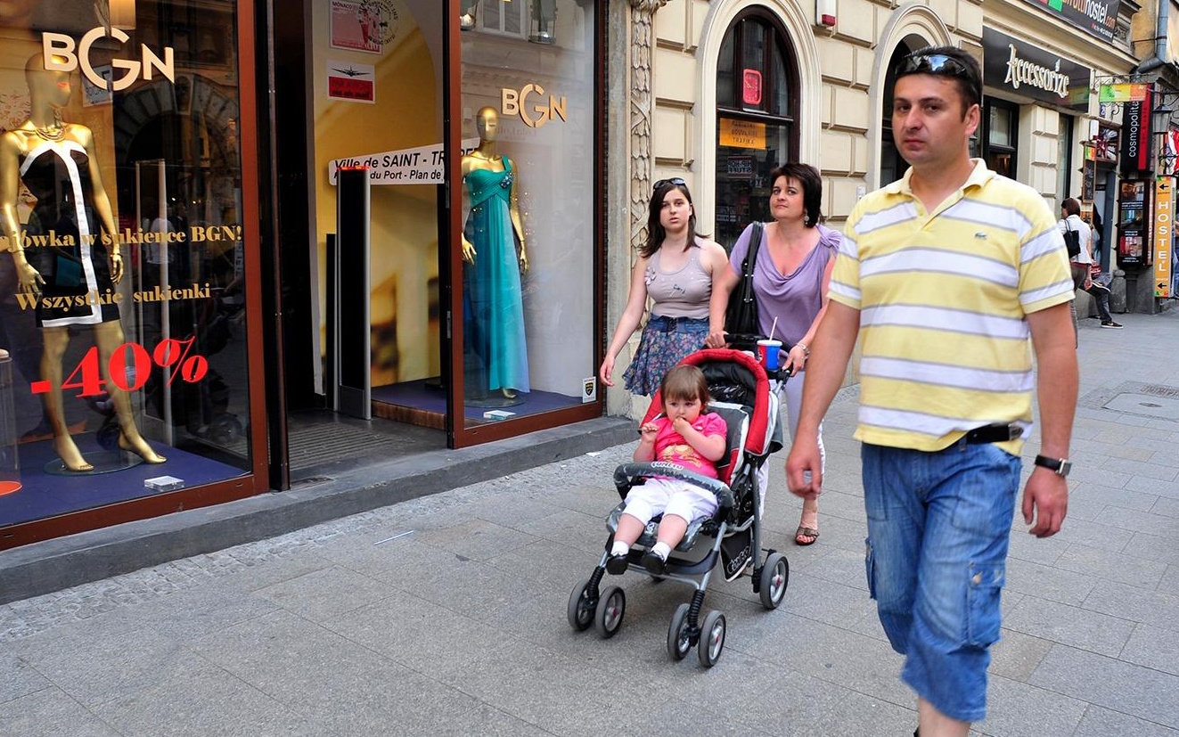 Cach thiet ke bac them, de xe tren via he cua cac nuoc hinh anh