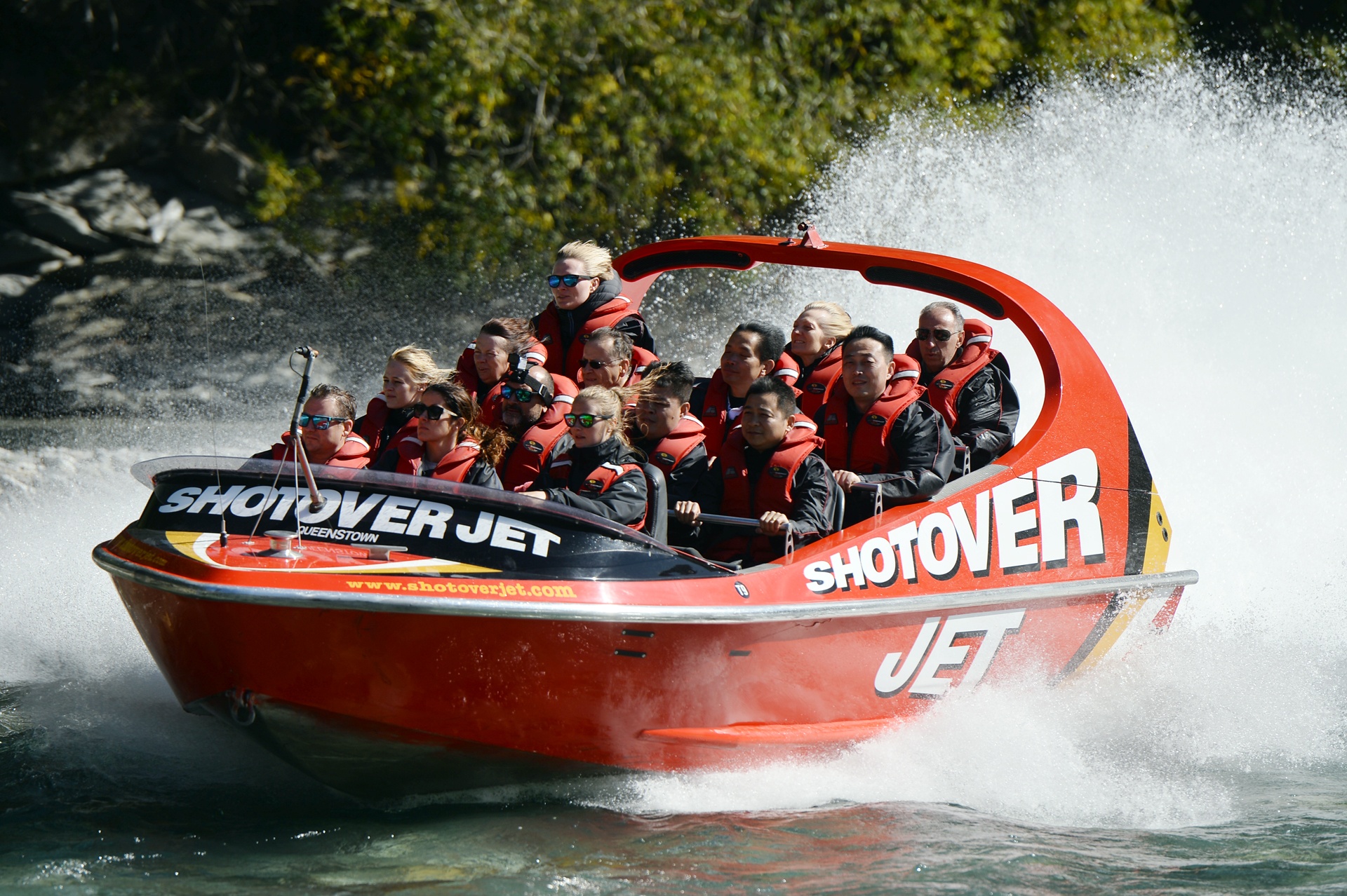 Luot cano sieu toc o New Zealand hinh anh