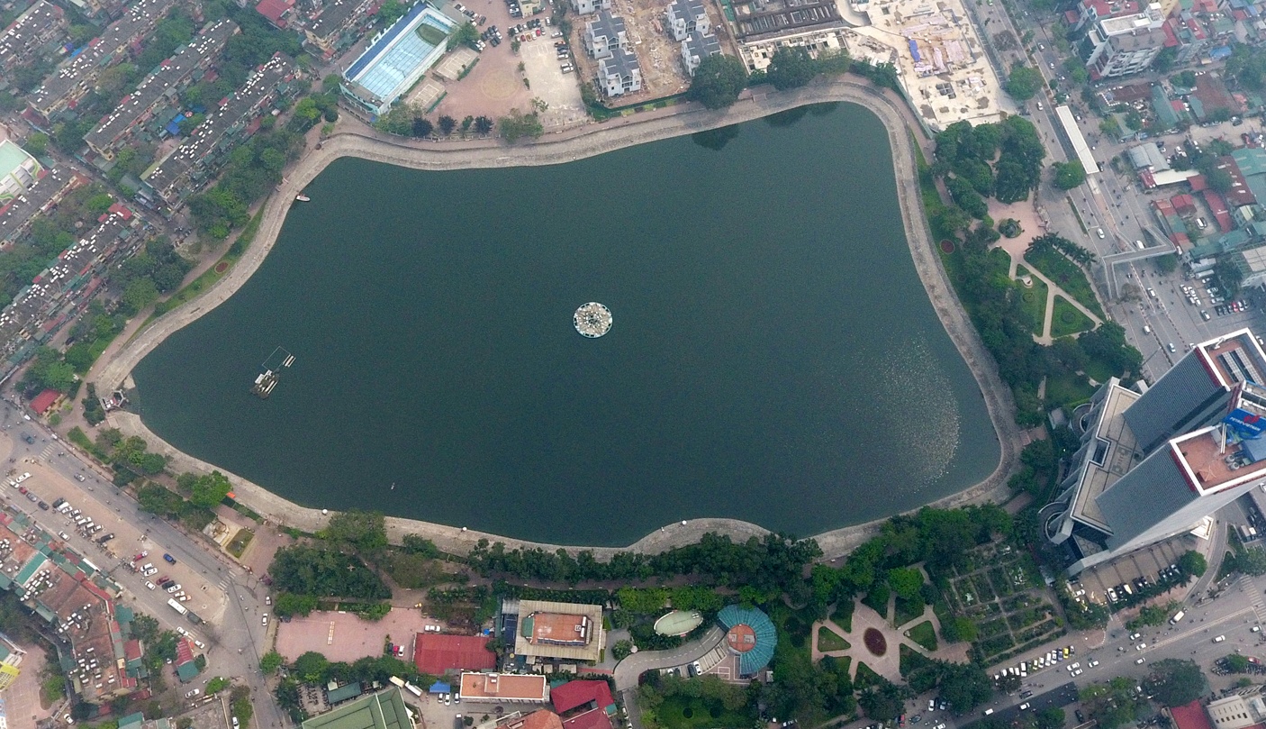 Toan canh ho Thanh Cong vua bi de xuat cho lap de xay nha hinh anh