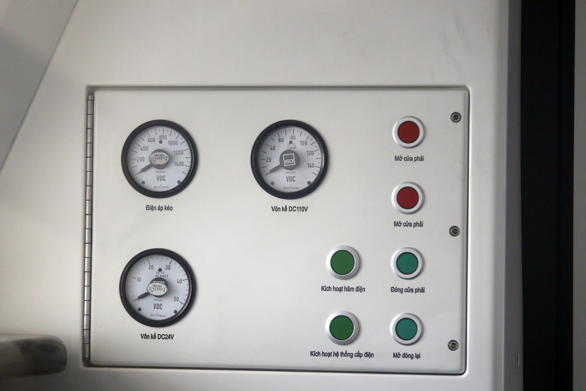 tau dien Cat Linh - Ha Dong lo dien anh 8